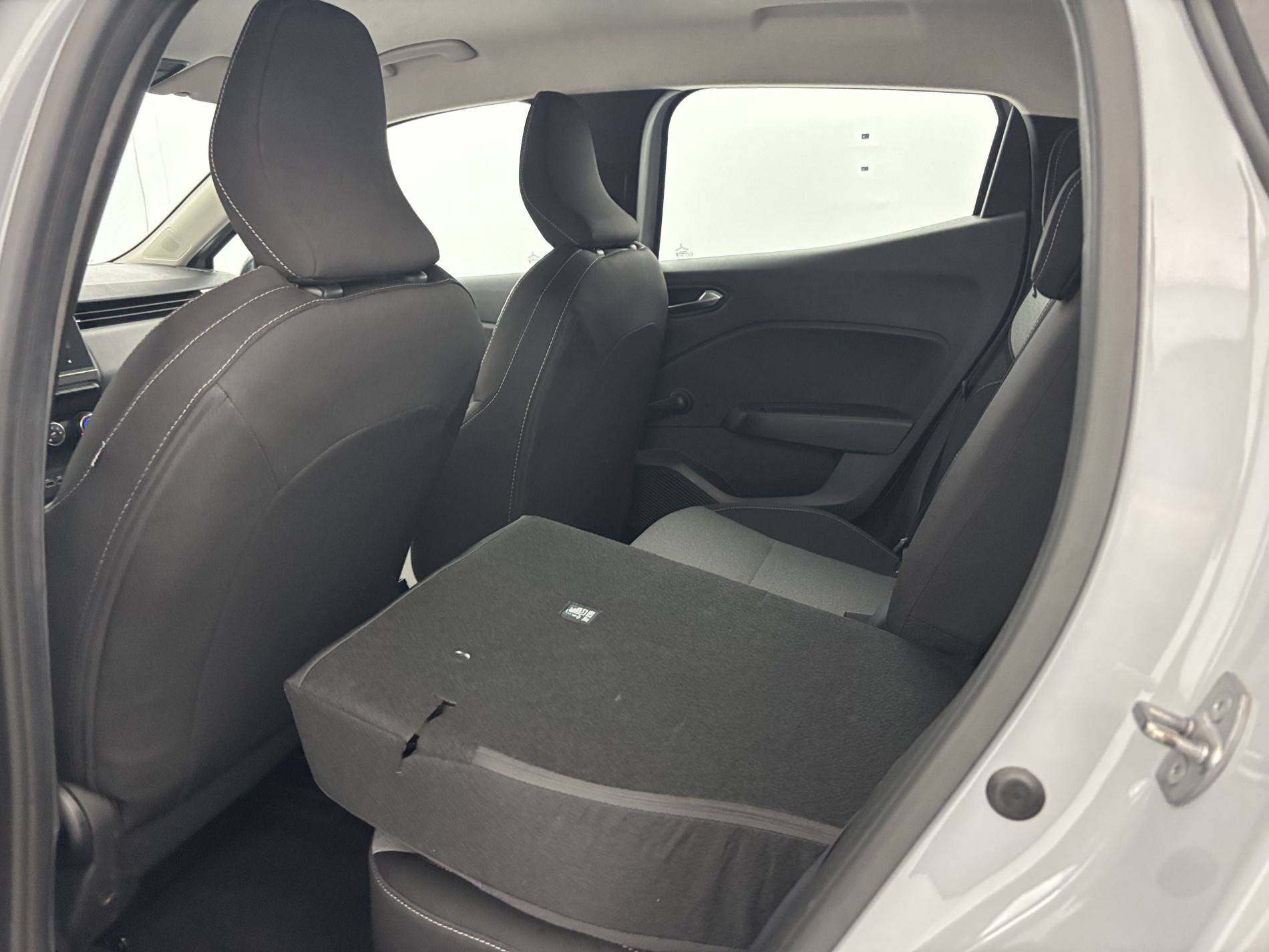Vente en ligne Renault Clio 5 Clio Blue dCi 100 ch GSR2 au prix de 16 390 €