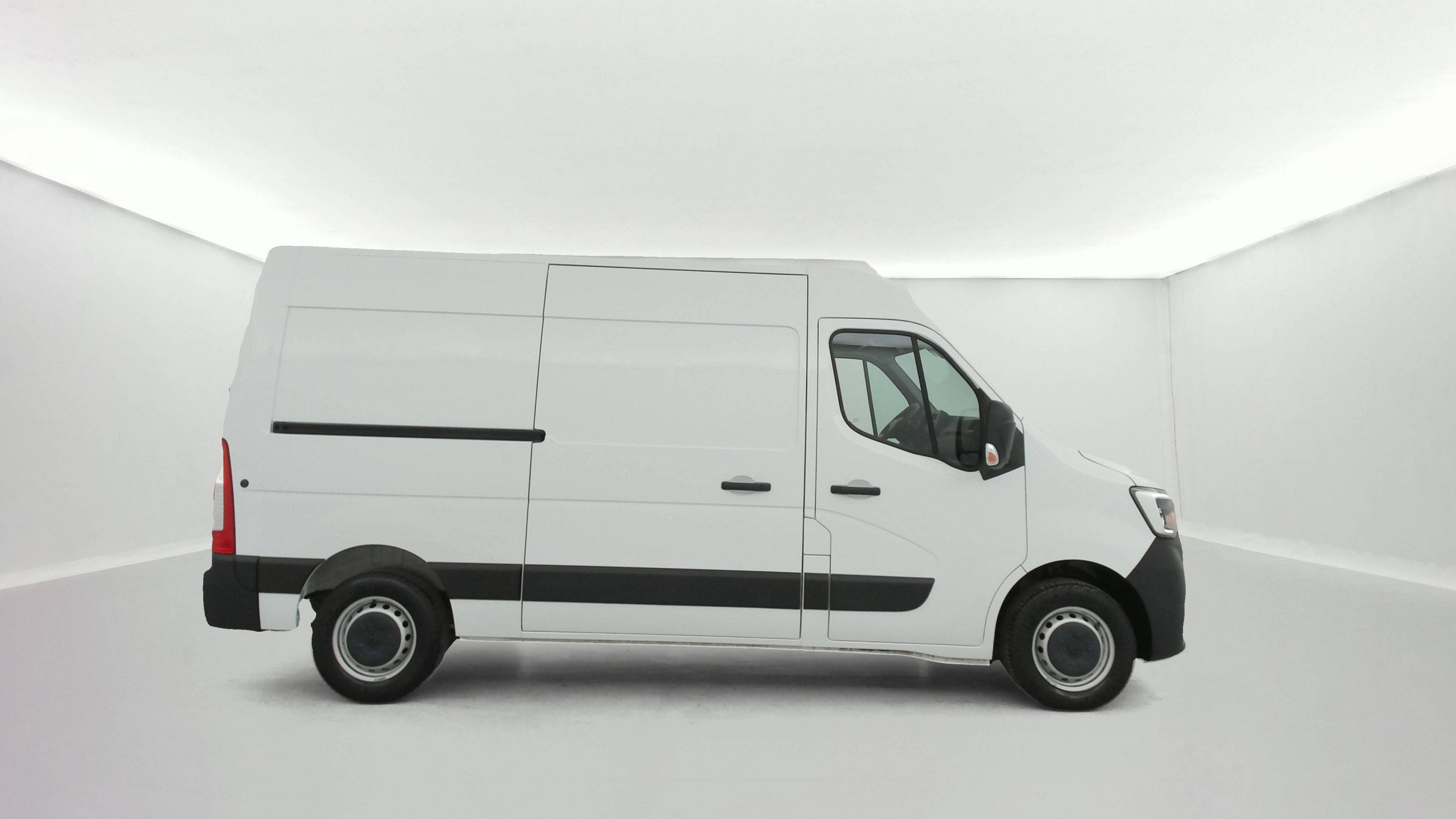 Vente en ligne Renault Master Fourgon MASTER FGN TRAC F3500 L2H2 BLUE DCI 135 au prix de 24 990 €