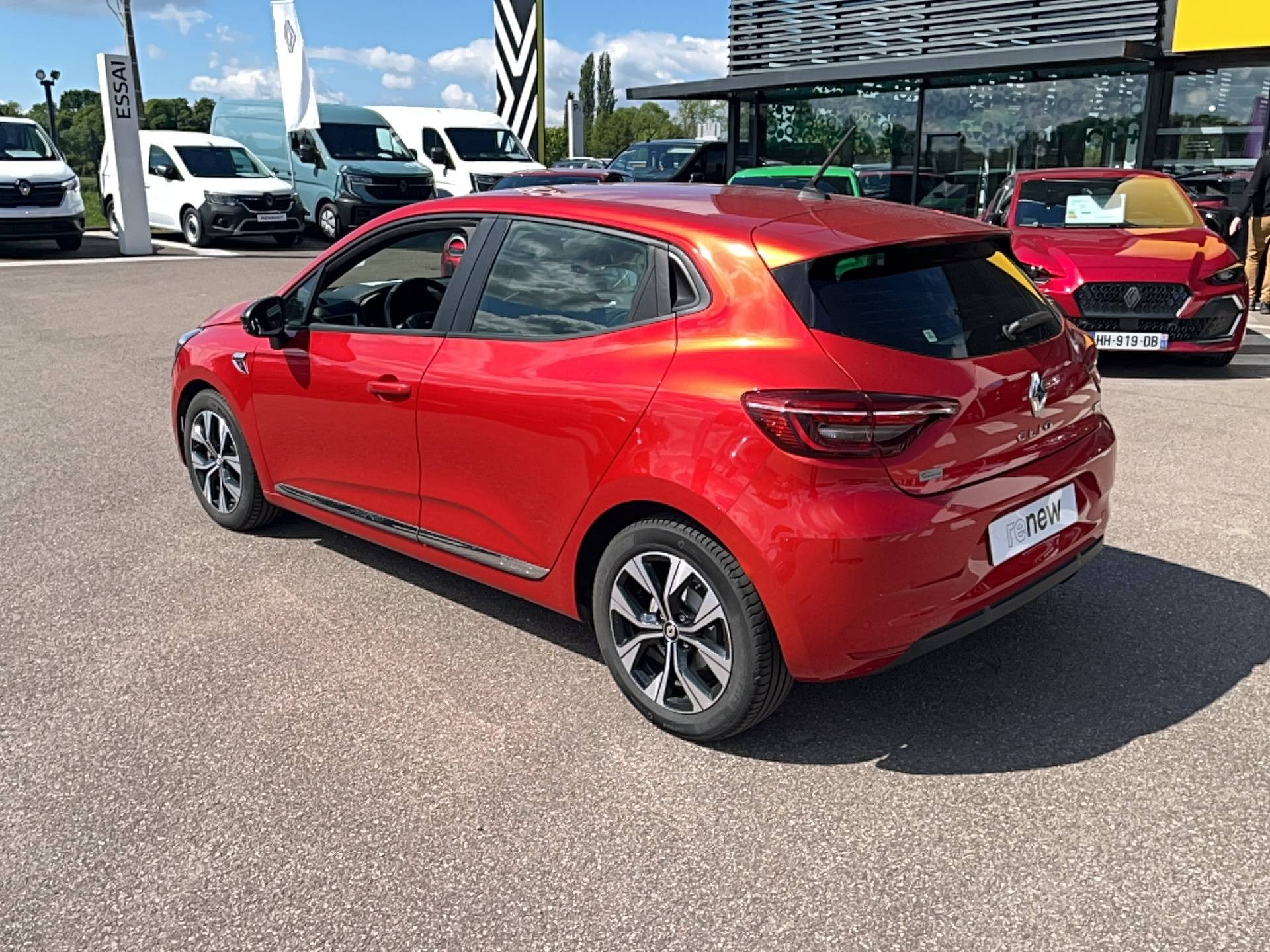 Vente en ligne Renault Clio 5 Clio E-Tech 140 - 21N au prix de 15 991 €