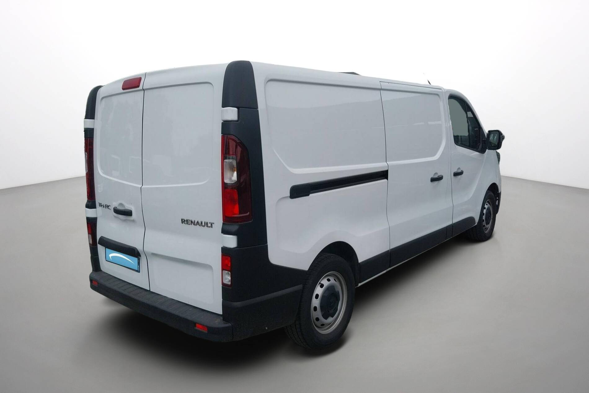 Vente en ligne Renault Trafic 3 Fourgon TRAFIC FGN L2H1 3000 KG BLUE DCI 130 au prix de 24 490 €