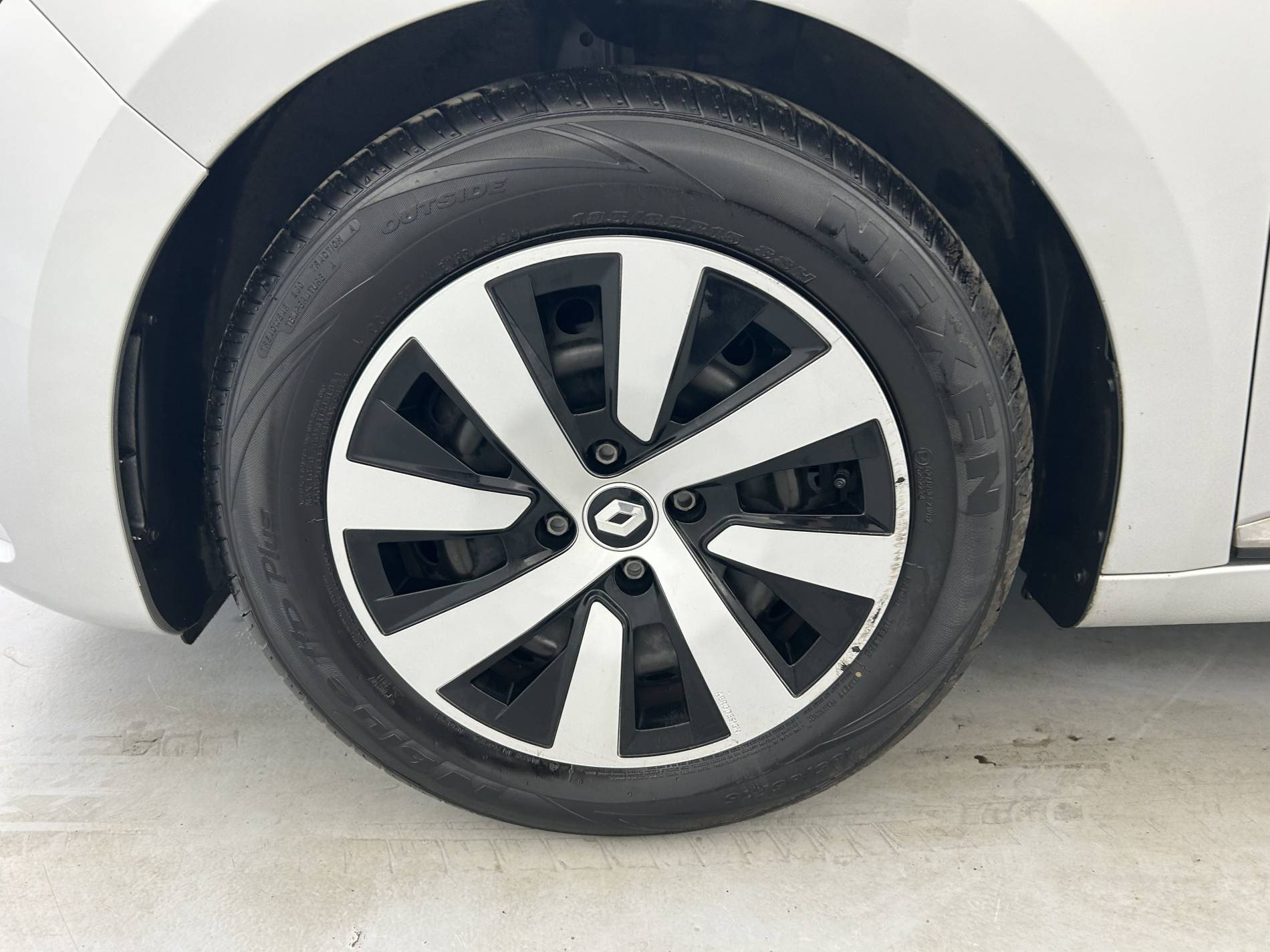 Vente en ligne Renault Clio 5 Clio TCe 90 au prix de 14 890 €