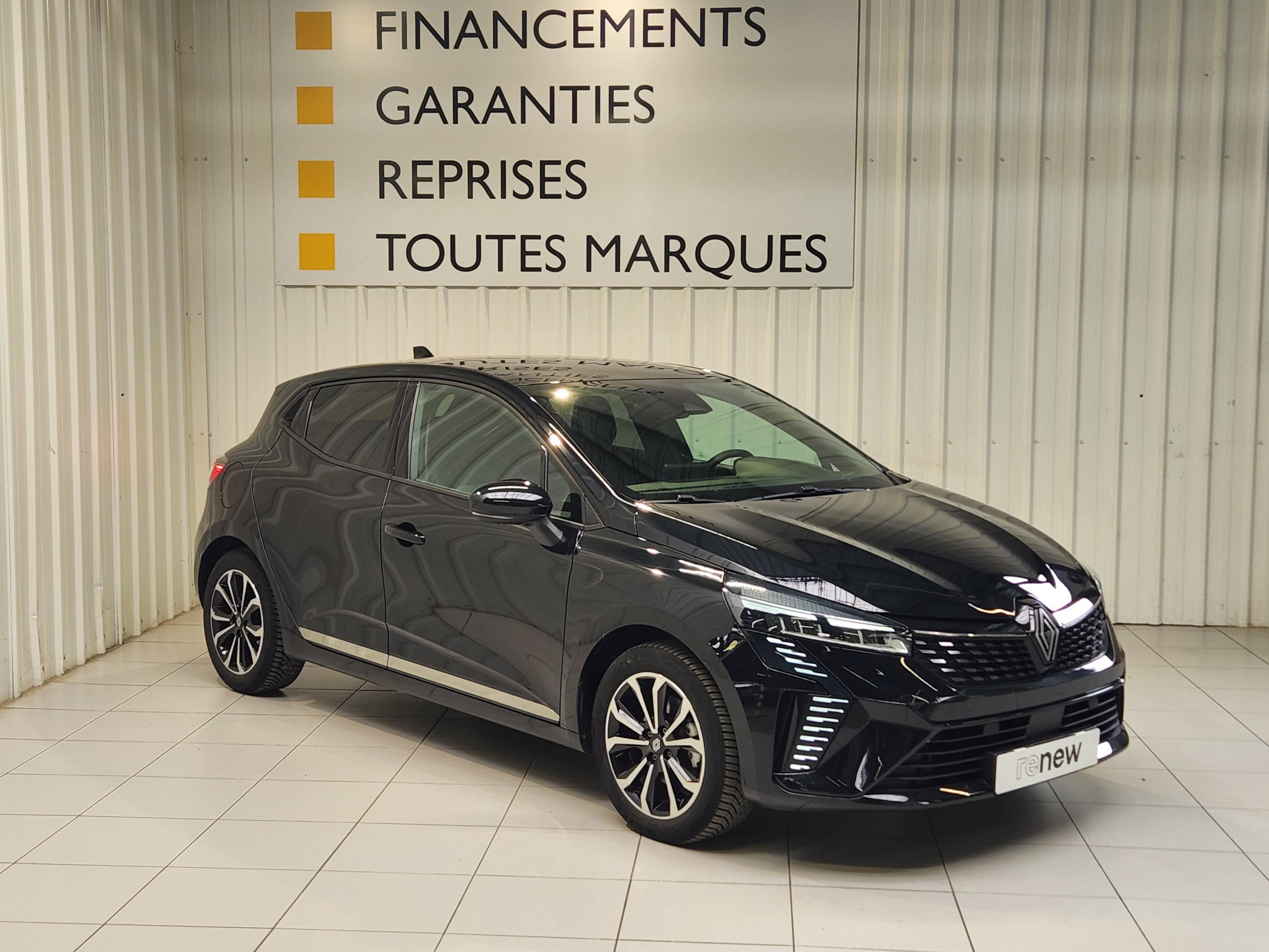 Vente en ligne Renault Clio 5 Clio E-Tech full hybrid 145 au prix de 18 890 €