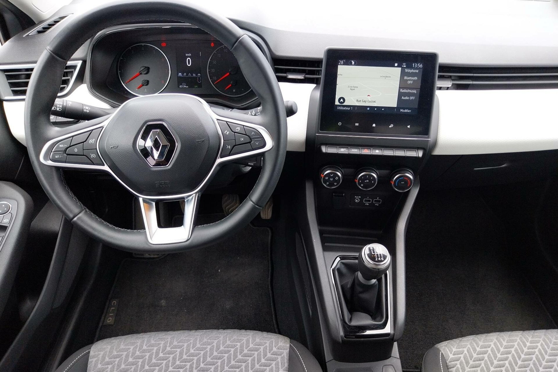 Vente en ligne Renault Clio 5 Clio TCe 100 GPL au prix de 13 490 €
