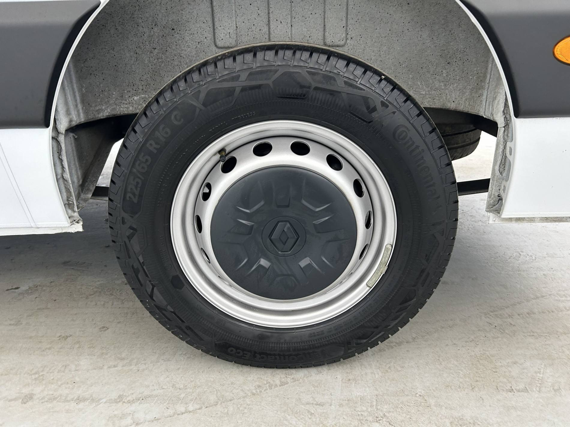 Vente en ligne Renault Master Fourgon MASTER FGN TRAC F3500 L3H3 BLUE DCI 135 au prix de 28 990 €