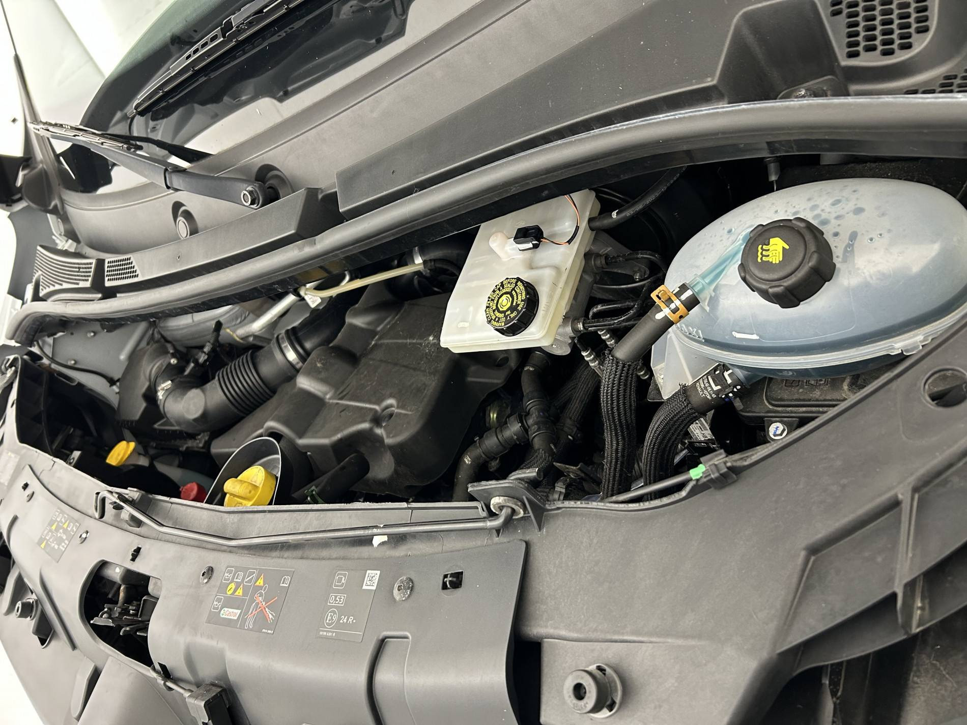 Vente en ligne Renault Master Fourgon MASTER FGN TRAC F3500 L2H2 BLUE DCI 135 au prix de 25 990 €