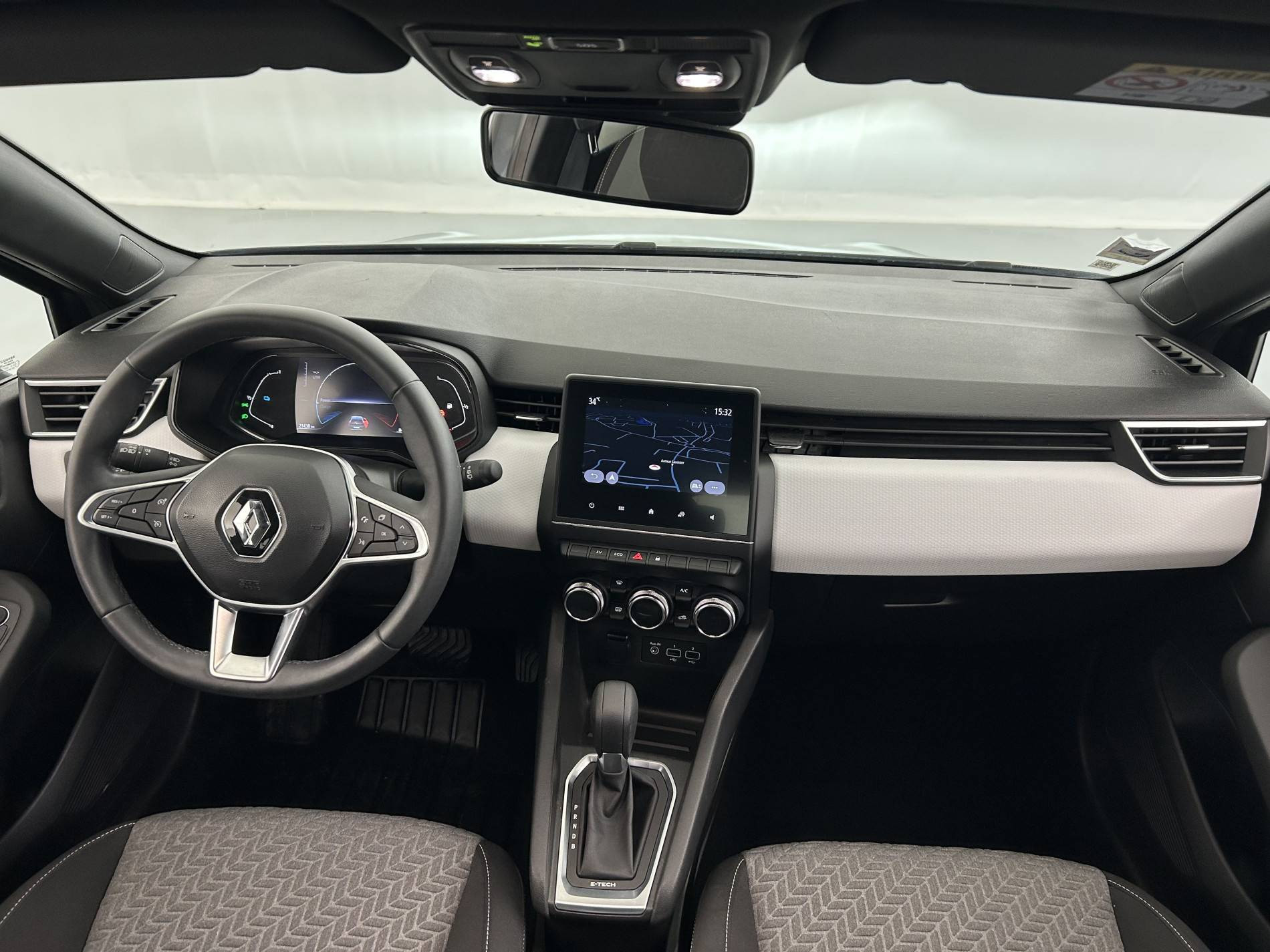 Vente en ligne Renault Clio 5 Clio E-Tech 140 - 21N au prix de 17 000 €