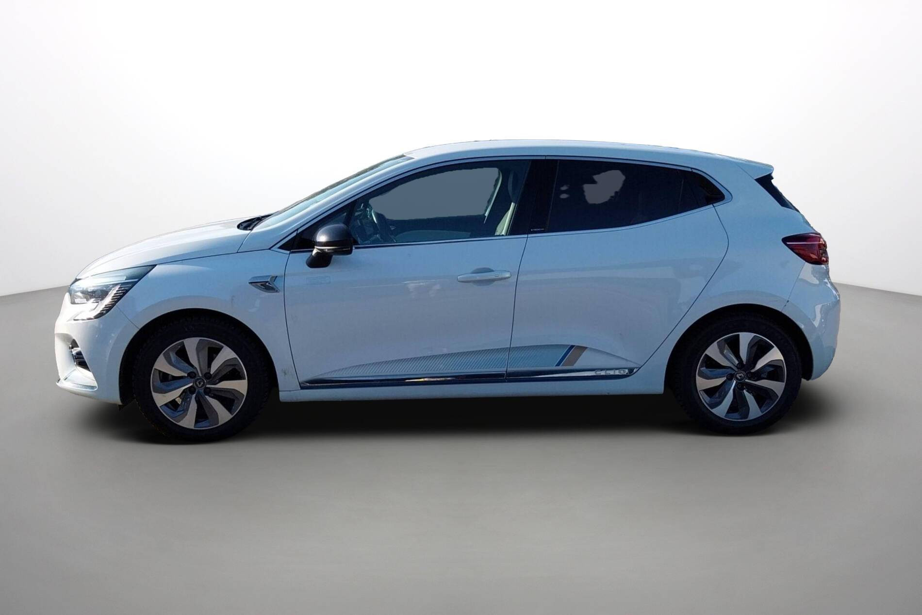 Vente en ligne Renault Clio 5 Clio E-Tech 140 au prix de 16 490 €