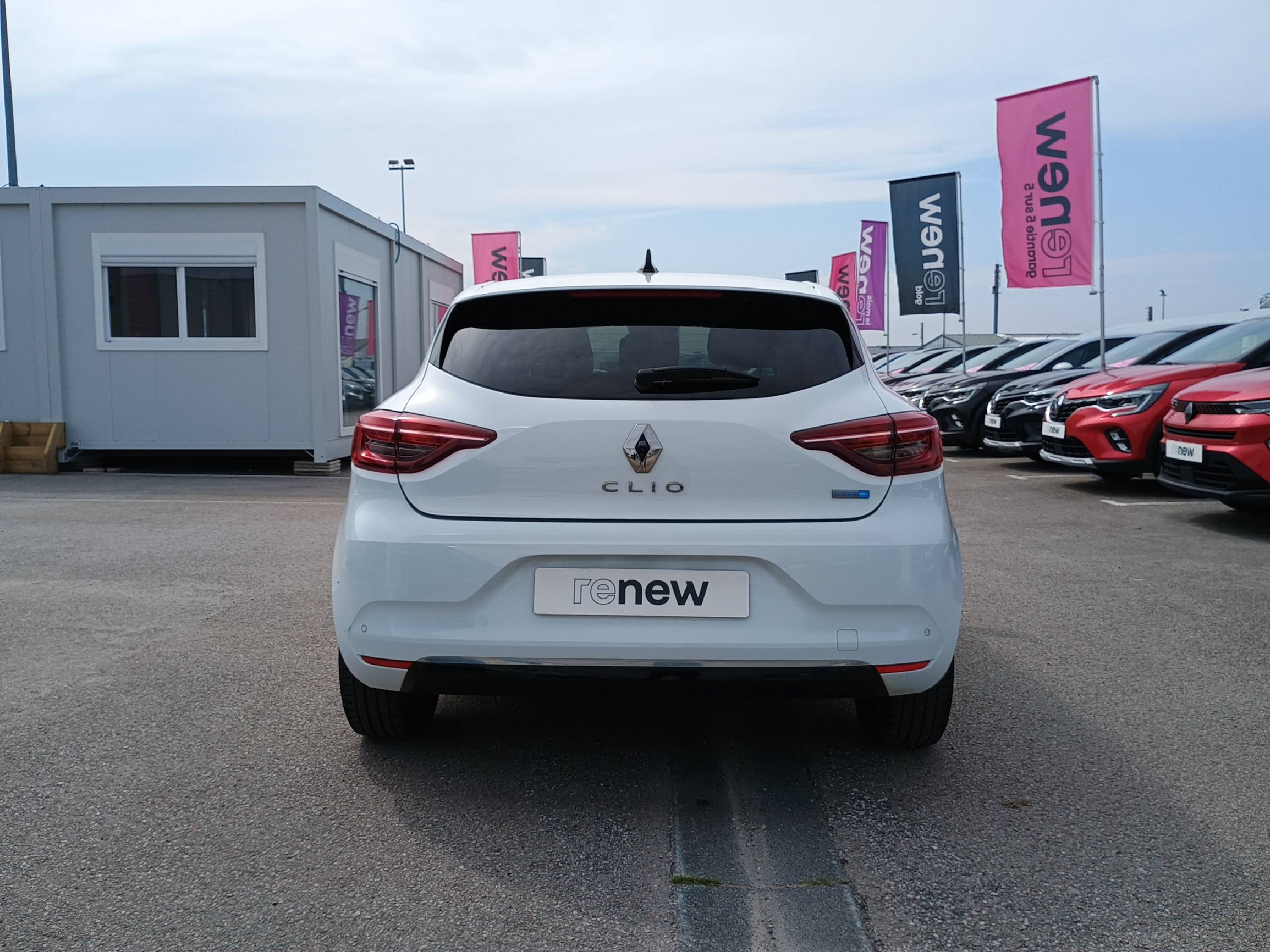 Vente en ligne Renault Clio 5 Clio E-Tech full hybrid 145 au prix de 16 990 €