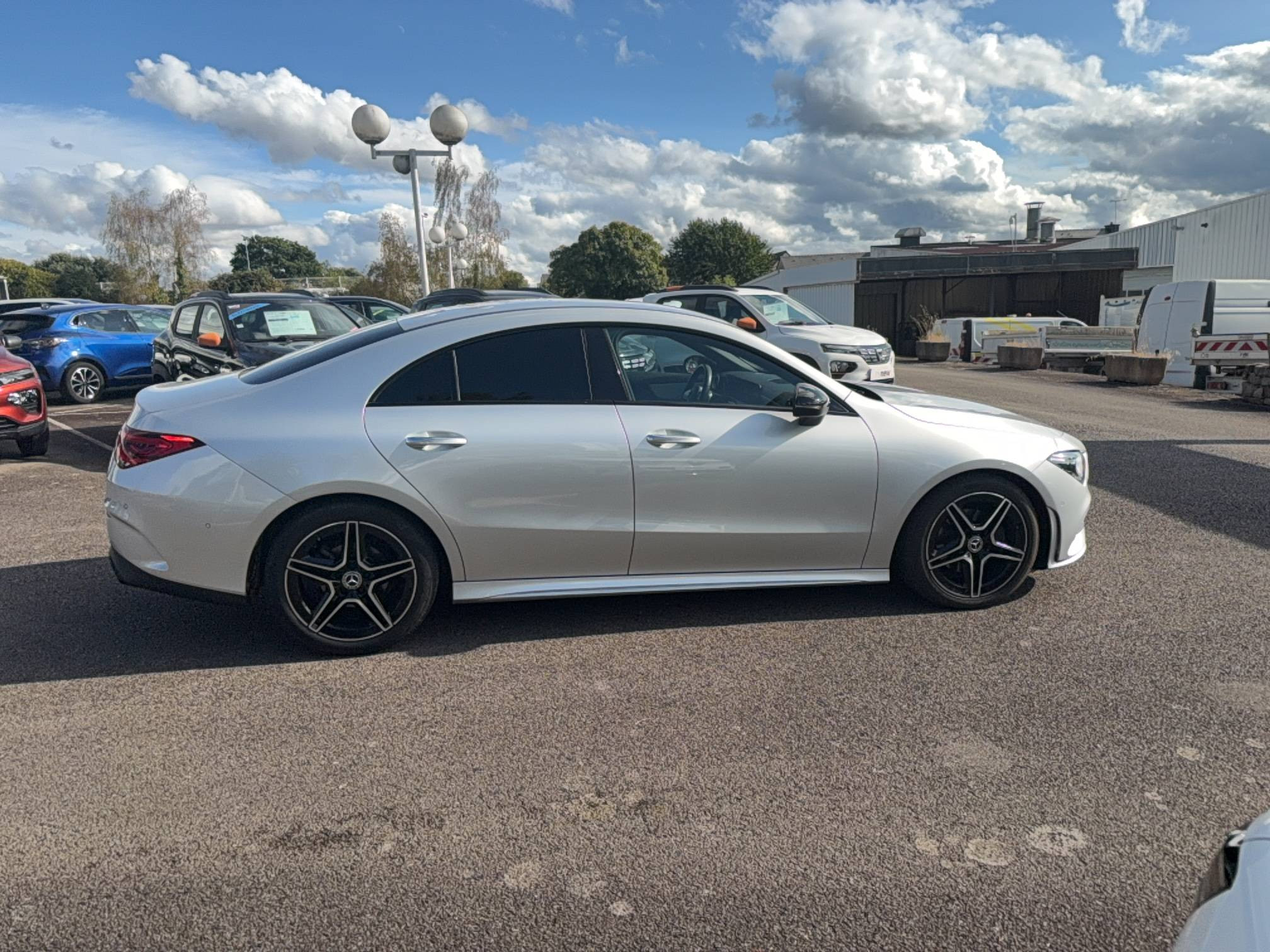 Vente en ligne Mercedes CLA Shooting Brake CLA Coupé 180 d 8G-DCT au prix de 25 990 €