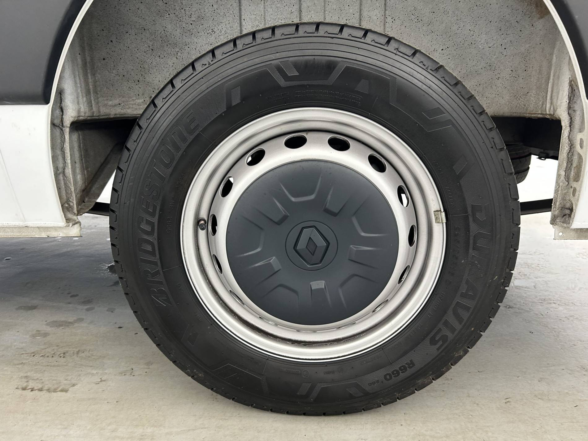Vente en ligne Renault Master Fourgon MASTER FGN TRAC F3500 L3H3 BLUE DCI 135 au prix de 28 990 €