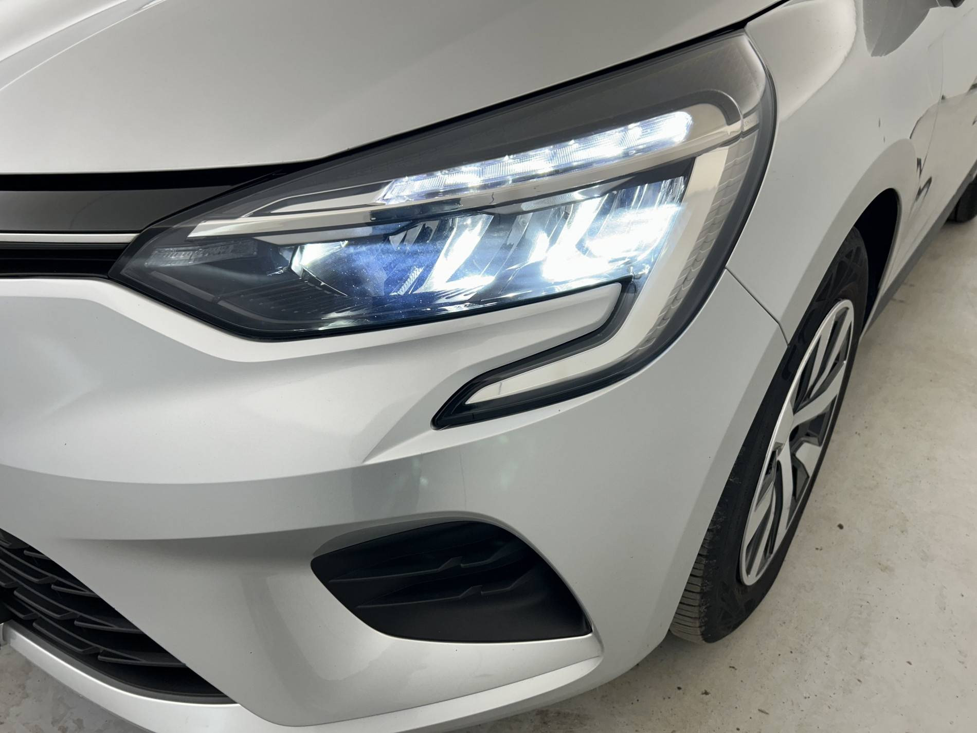 Vente en ligne Renault Clio 5 Clio TCe 90 au prix de 14 290 €