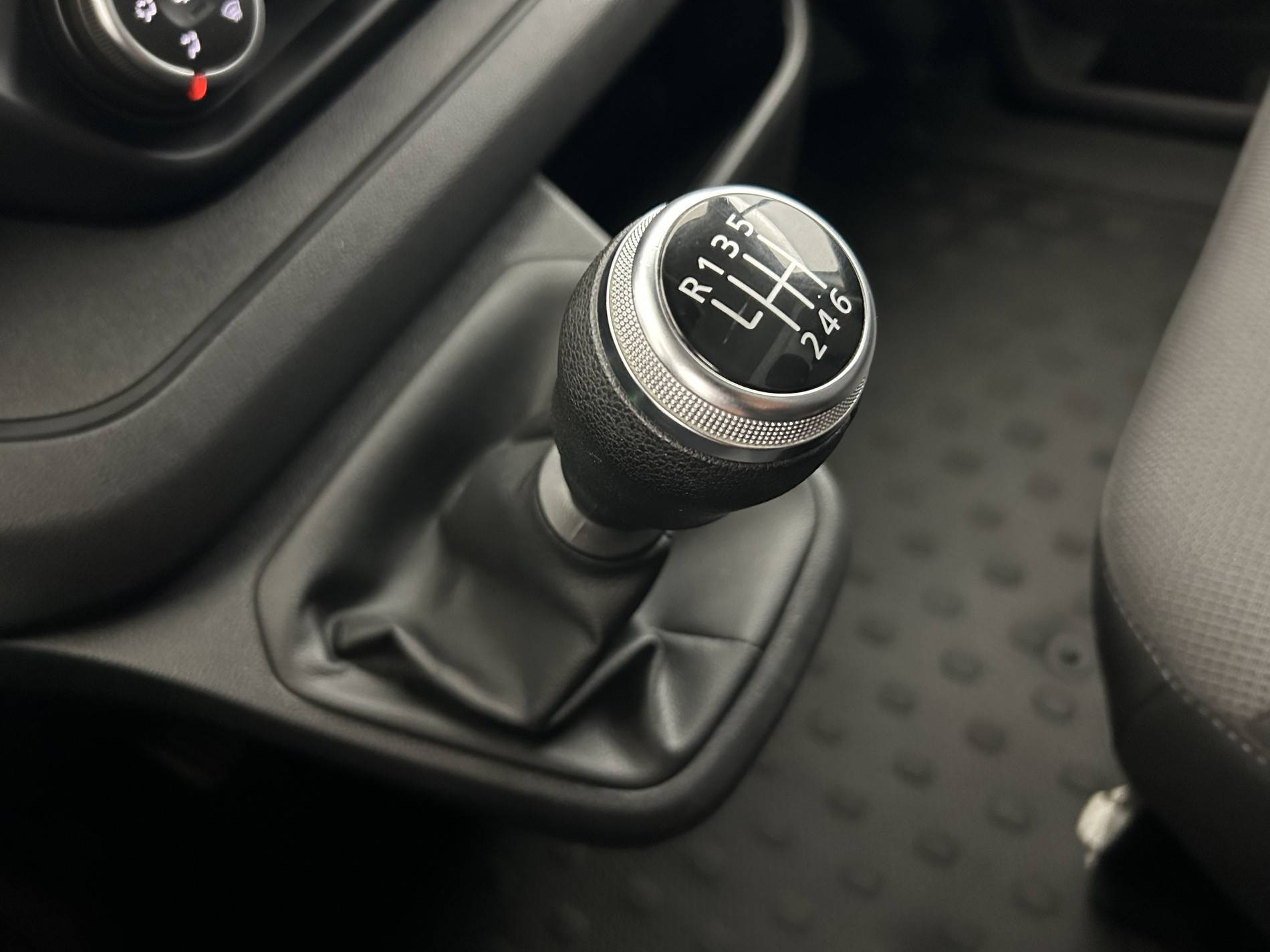 Vente en ligne Renault Trafic 3 Fourgon TRAFIC FG BLUE DCI 130 L1H1 3T GSR2 au prix de 26 750 €