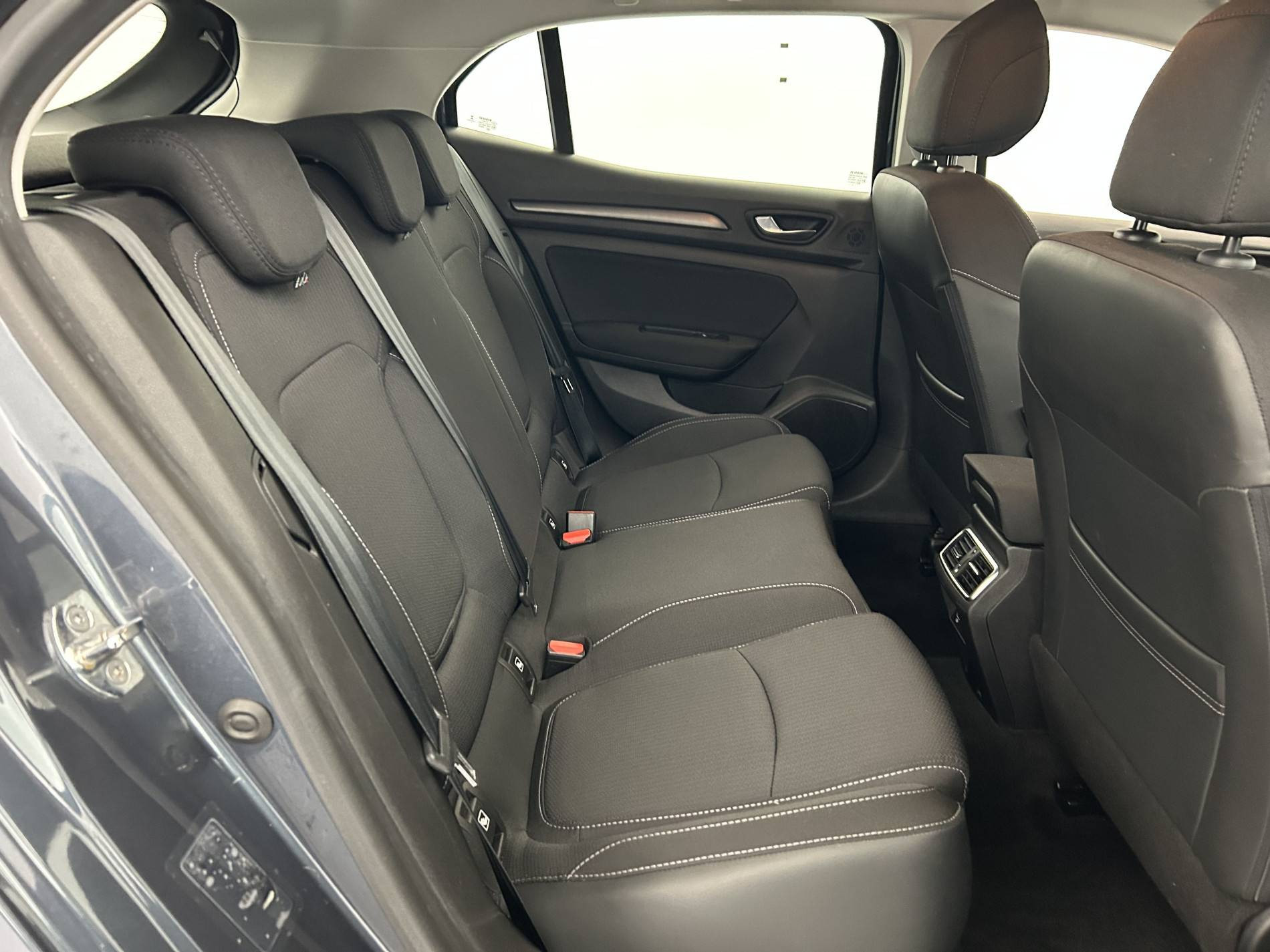 Vente en ligne Renault Megane 4 Mégane IV Berline Blue dCi 115 EDC au prix de 13 790 €