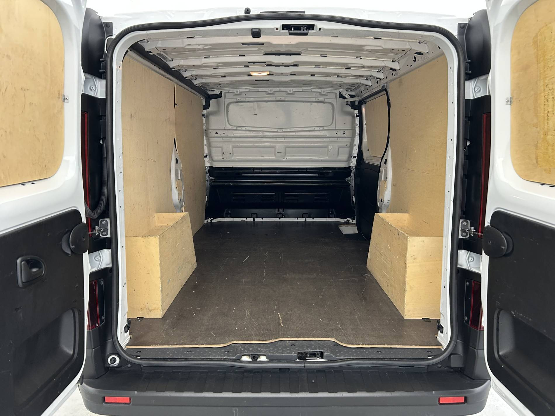 Vente en ligne Renault Trafic 3 Fourgon TRAFIC FGN L2H1 3000 KG BLUE DCI 130 au prix de 22 990 €