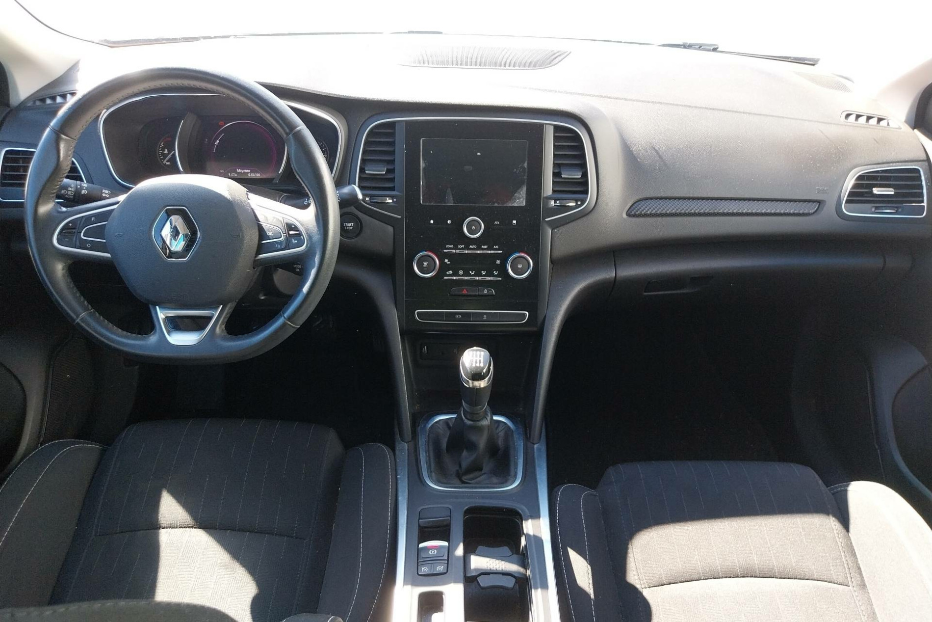 Vente en ligne Renault Megane 4 Mégane IV Berline Blue dCi 115 au prix de 12 200 €