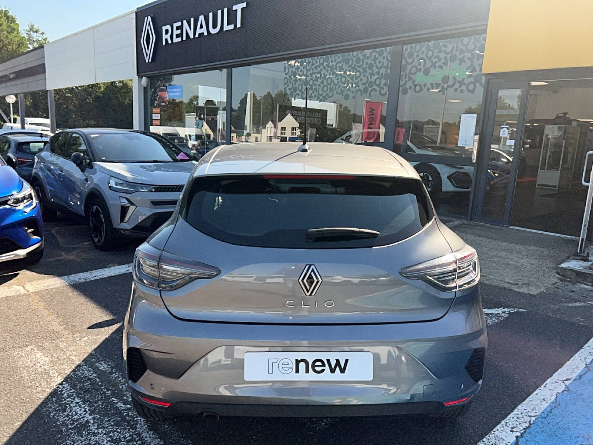 Vente en ligne Renault Clio 5 Clio TCe 90 au prix de 15 990 €