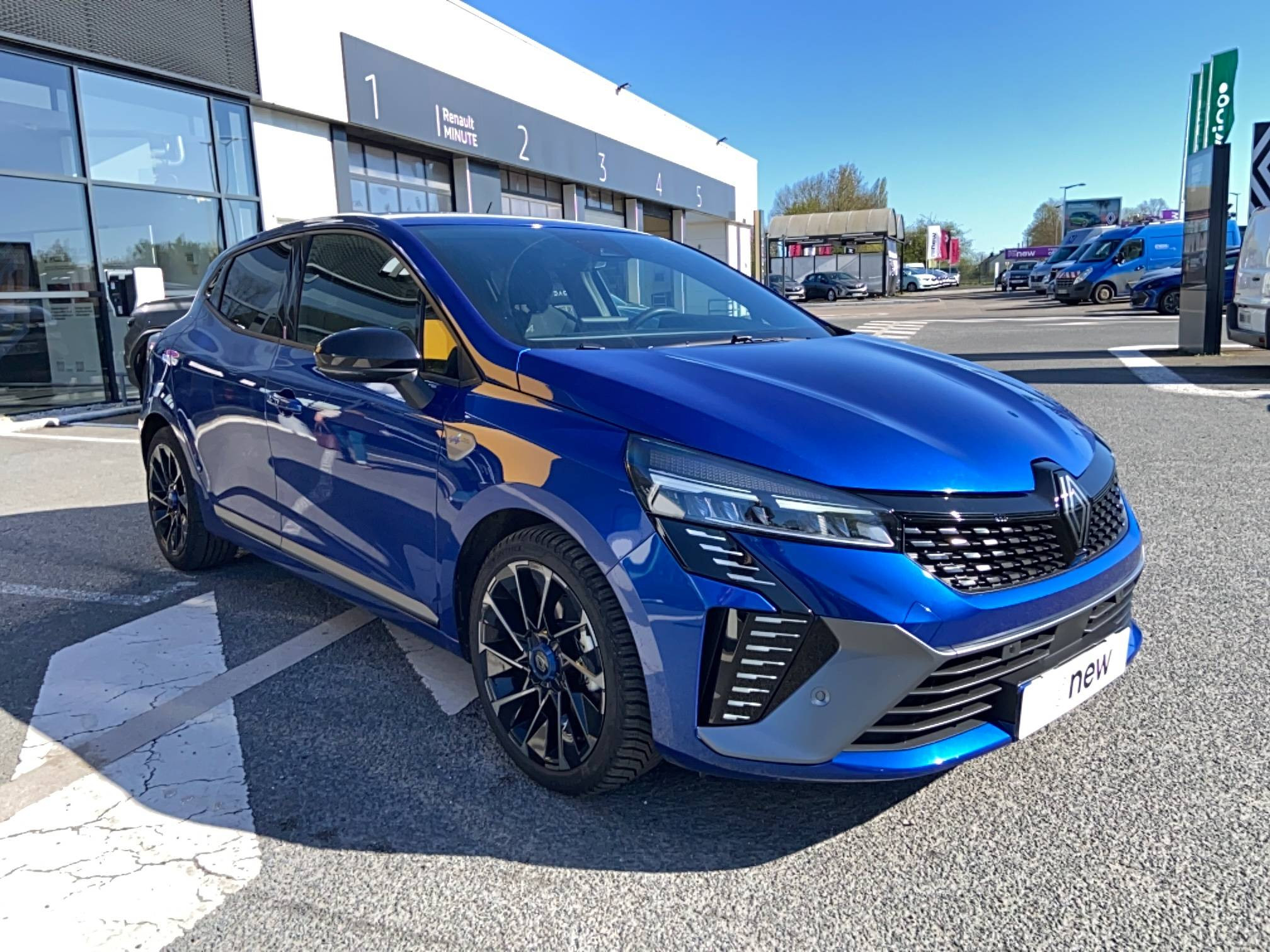Vente en ligne Renault Clio 5 Clio E-Tech full hybrid 145 au prix de 20 490 €
