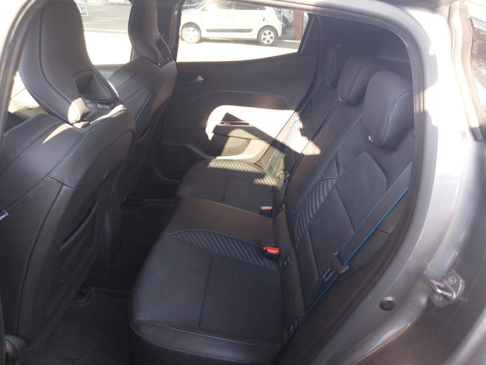 Vente en ligne Renault Clio 5 Clio E-Tech full hybrid 145 au prix de 19 785 €