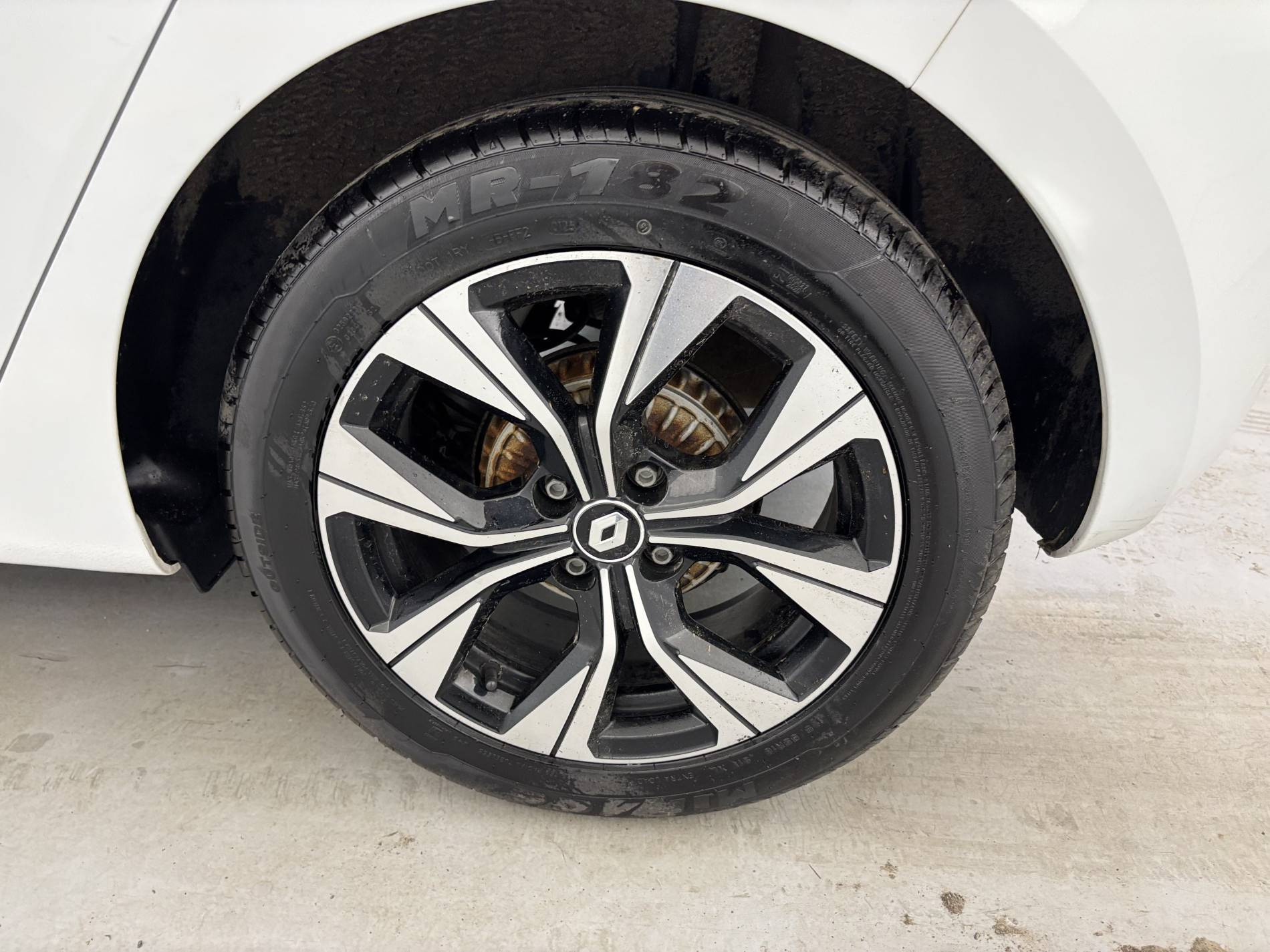 Vente en ligne Renault Clio 5 Clio TCe 90 - 21N au prix de 14 290 €