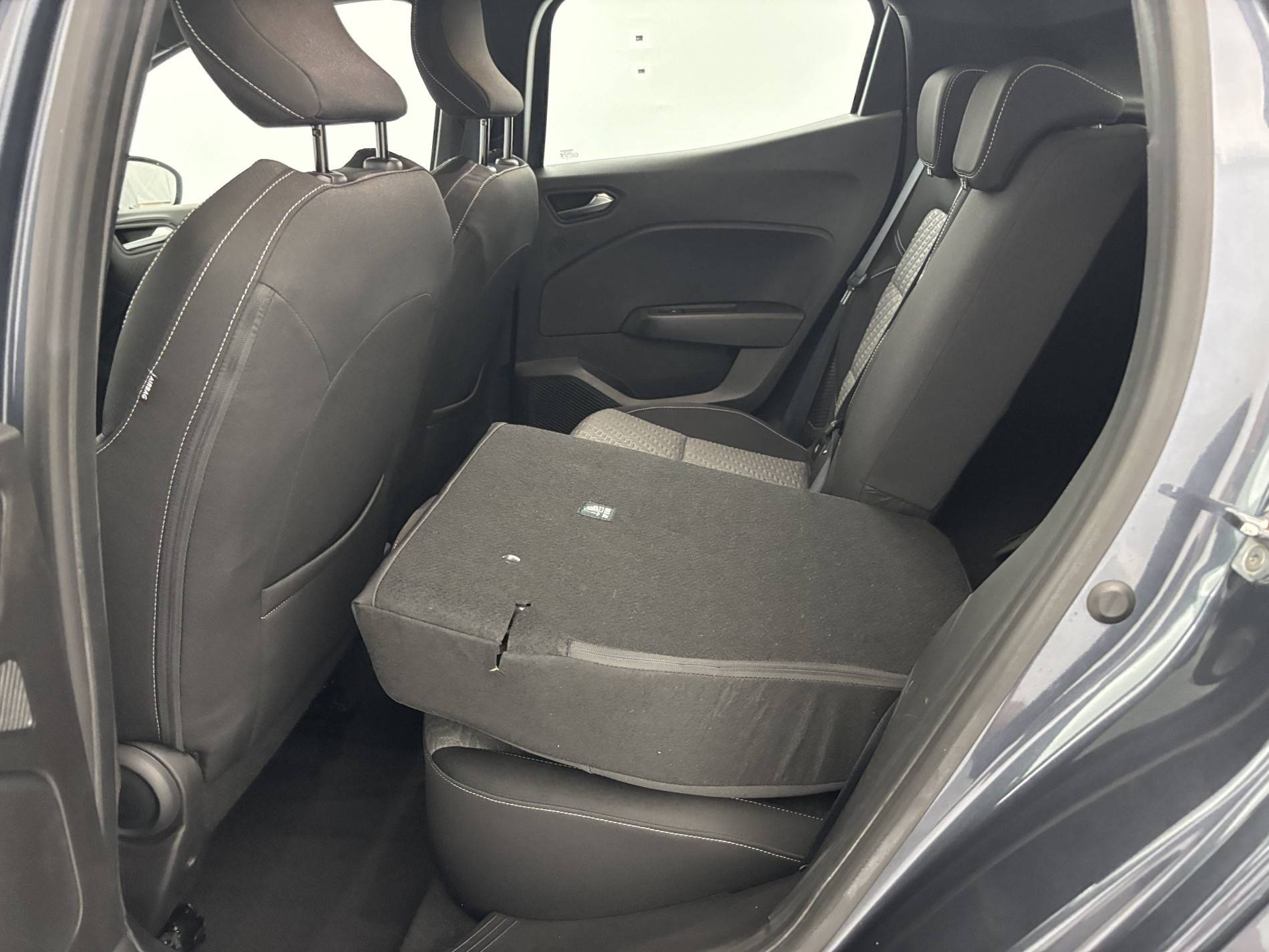 Vente en ligne Renault Clio 5 Clio E-Tech 140 - 21N au prix de 16 990 €
