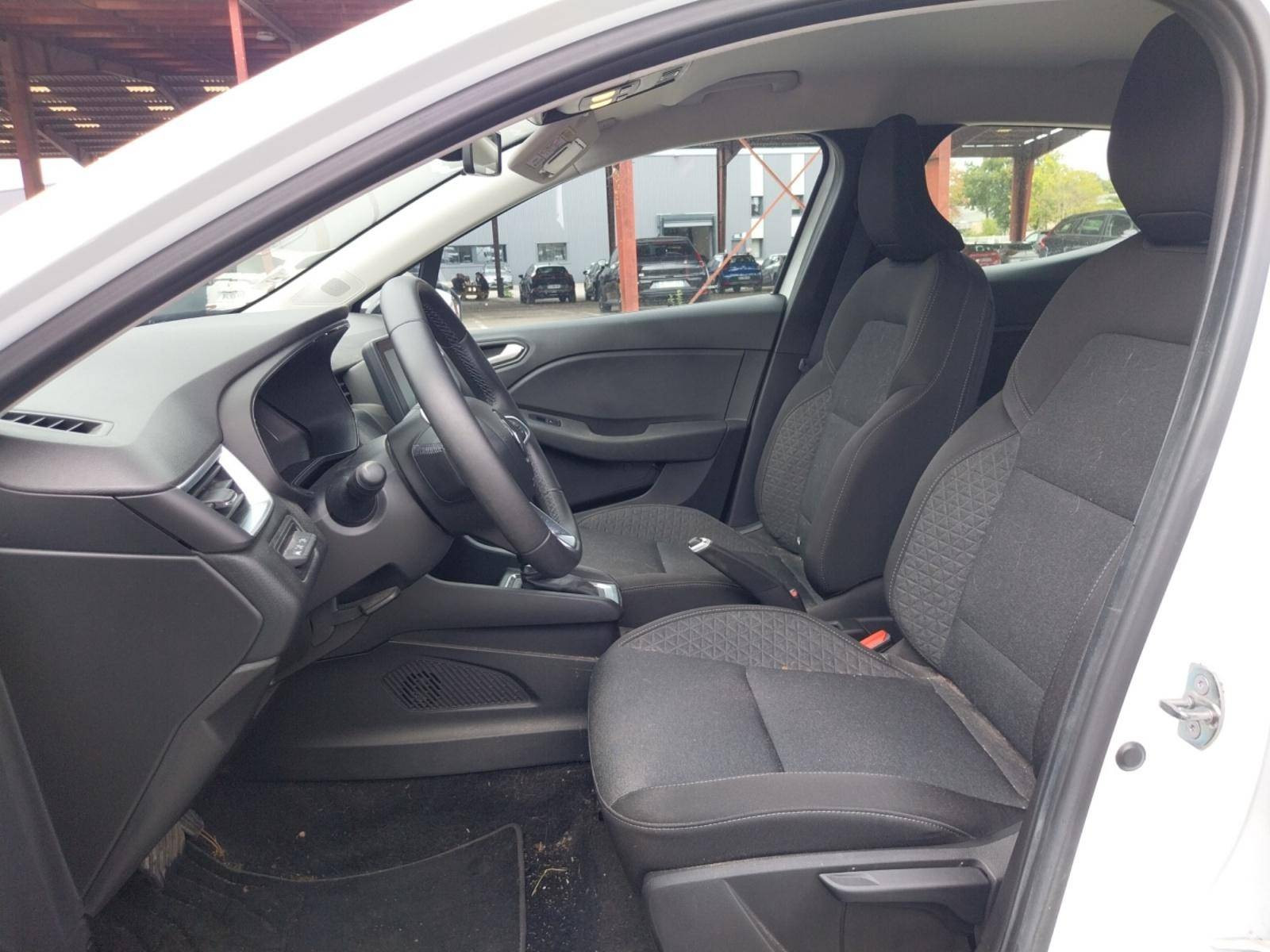 Vente en ligne Renault Clio 5 Clio E-Tech full hybrid 145 au prix de 17 500 €