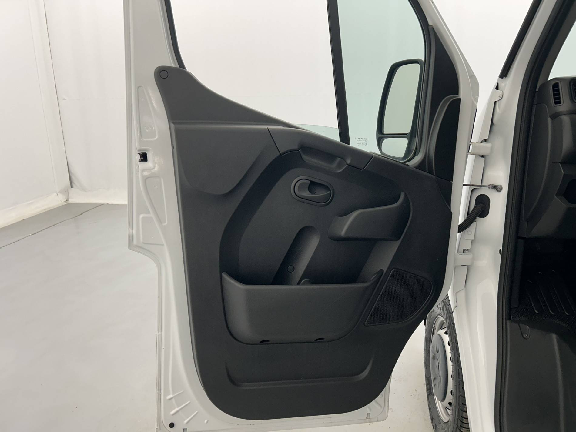 Vente en ligne Renault Master Fourgon MASTER FGN TRAC F3500 L2H2 BLUE DCI 135 au prix de 24 990 €