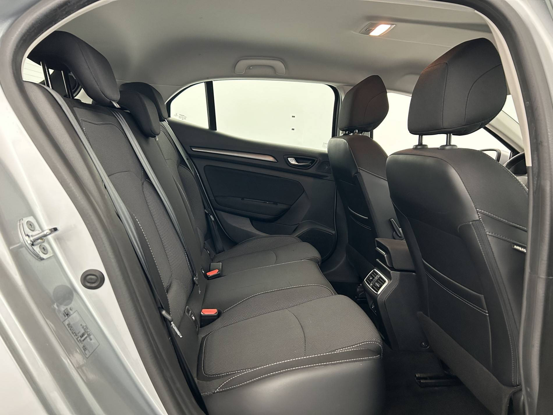 Vente en ligne Renault Megane 4  Blue dCi 115 EDC au prix de 14 590 €