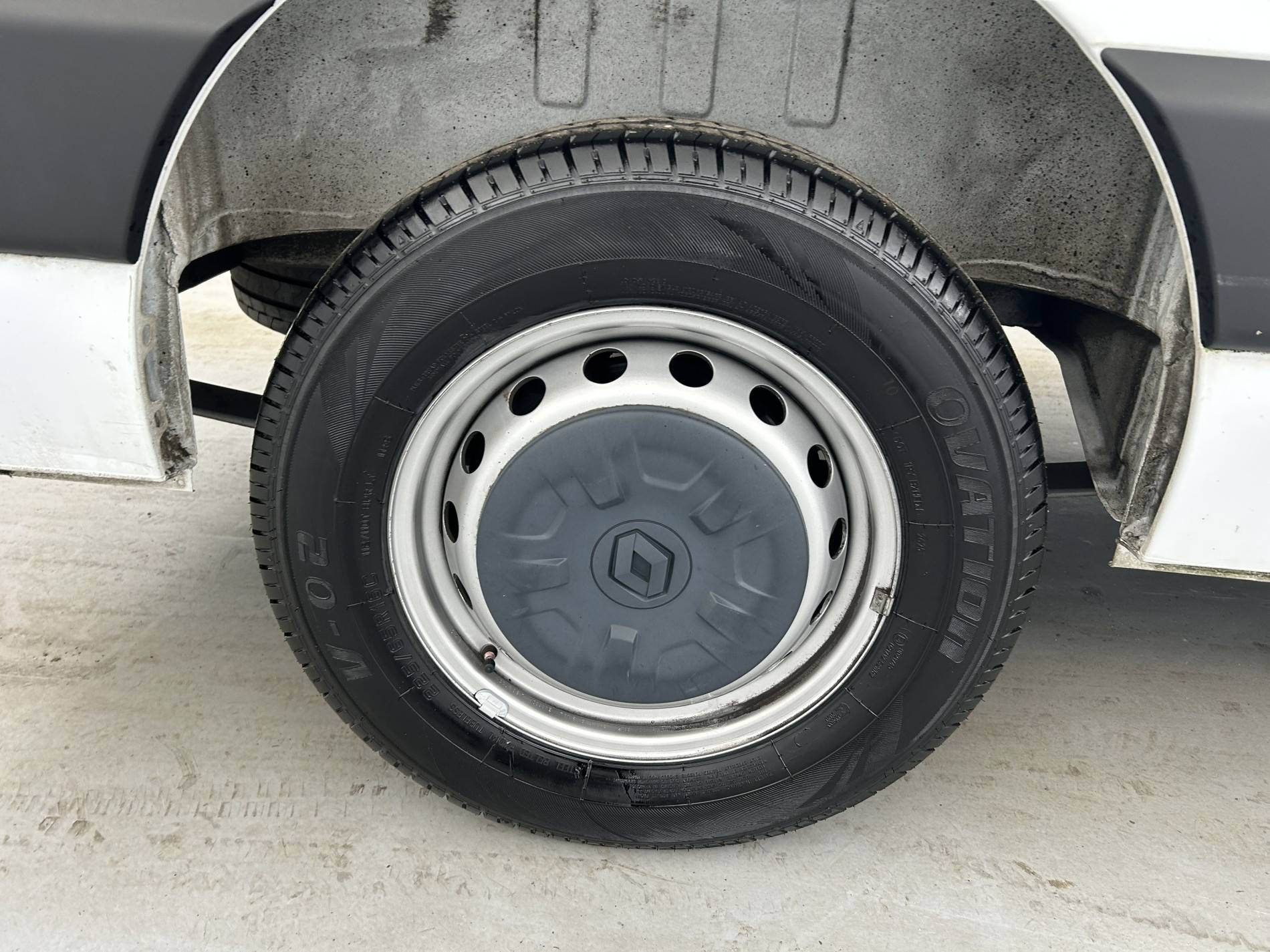 Vente en ligne Renault Master Fourgon MASTER FGN TRAC F3300 L2H2 BLUE DCI 180 au prix de 21 890 €