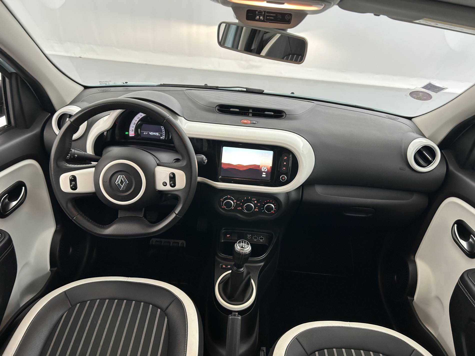 Vente en ligne Renault Twingo 3  SCe 75 - 20 au prix de 11 490 €