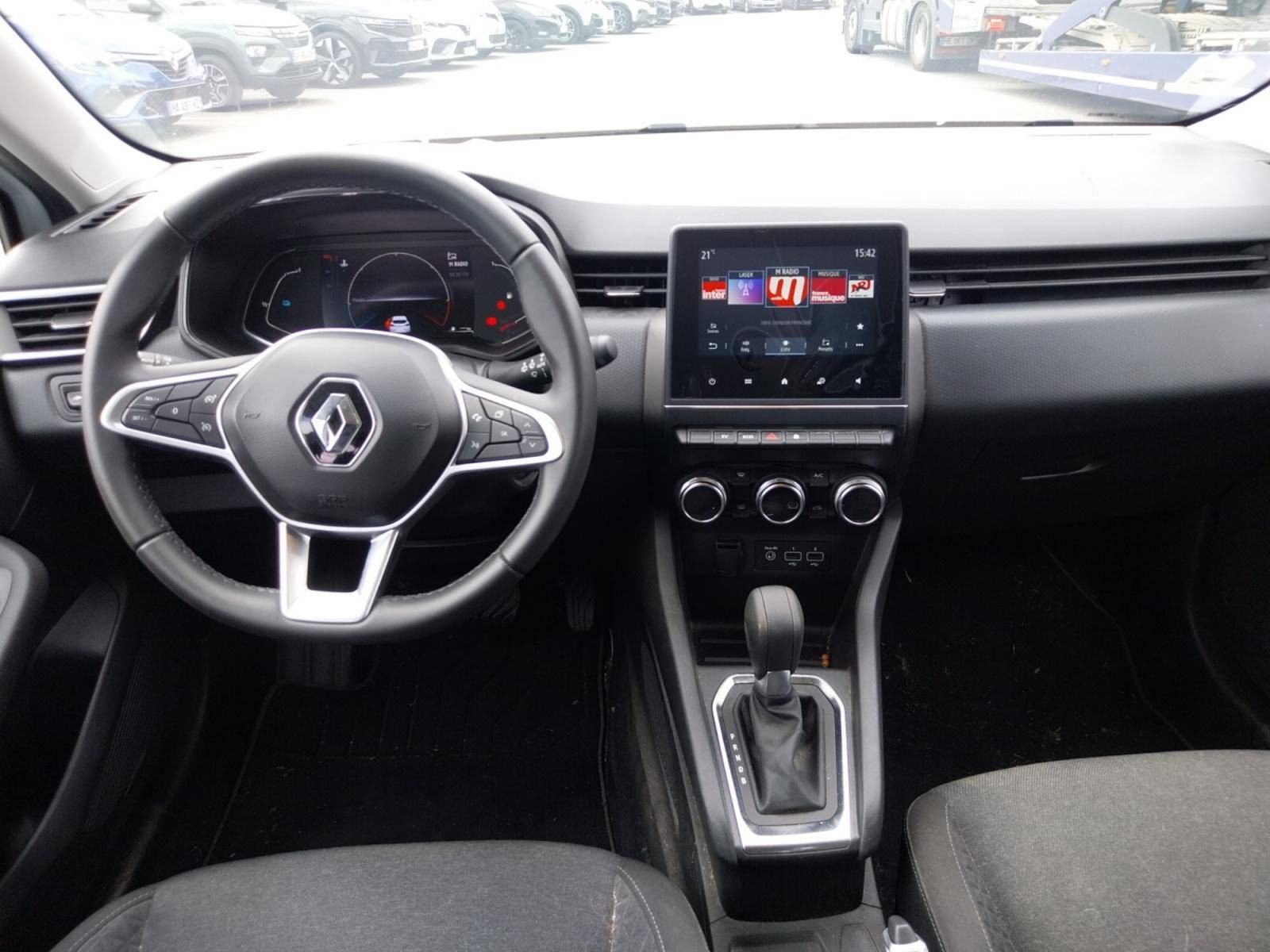 Vente en ligne Renault Clio 5 Clio E-Tech full hybrid 145 au prix de 17 500 €