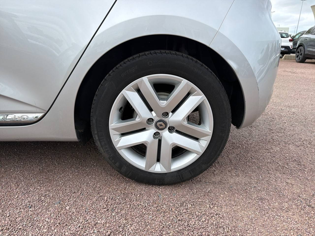 Vente en ligne Renault Clio 5 Clio E-Tech 140 - 21 au prix de 13 490 €