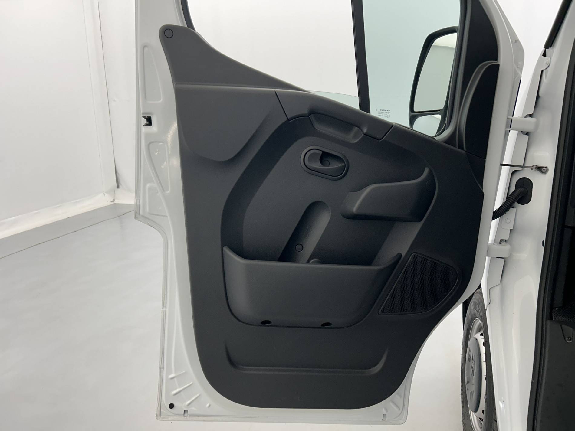 Vente en ligne Renault Master Fourgon MASTER FGN TRAC F3500 L3H3 BLUE DCI 135 au prix de 28 790 €