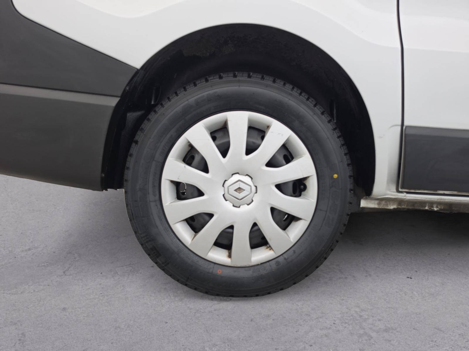 Vente en ligne Renault Trafic 3 Fourgon TRAFIC FGN L1H1 1000 KG DCI 120 au prix de 17 990 €