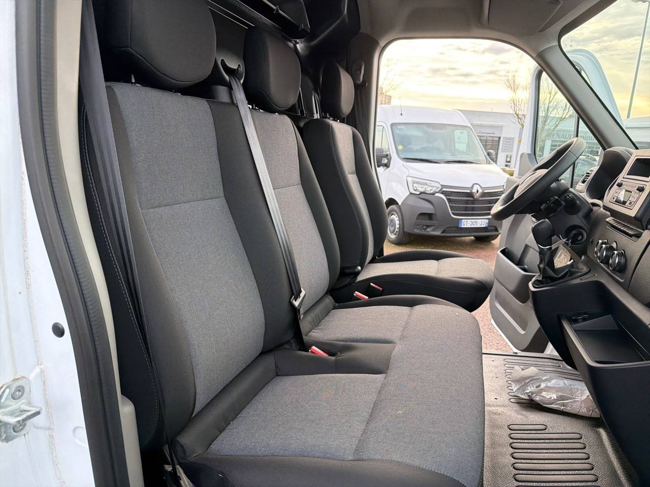 Vente en ligne Renault Master E-Tech MASTER ELECTRIQUE FGN L2H2 F3500 EV52 au prix de 27 990 €
