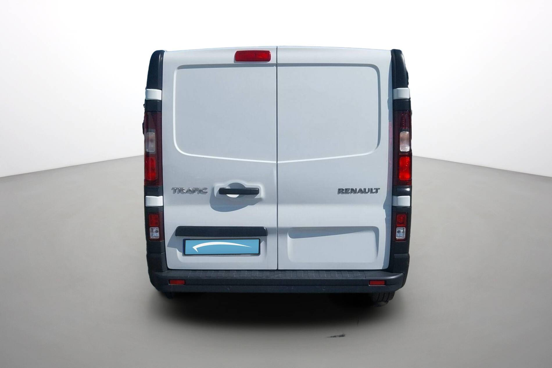 Vente en ligne Renault Trafic 3 Fourgon TRAFIC FG BLUE DCI 150 L1H1 2T8 GSR2 au prix de 23 940 €