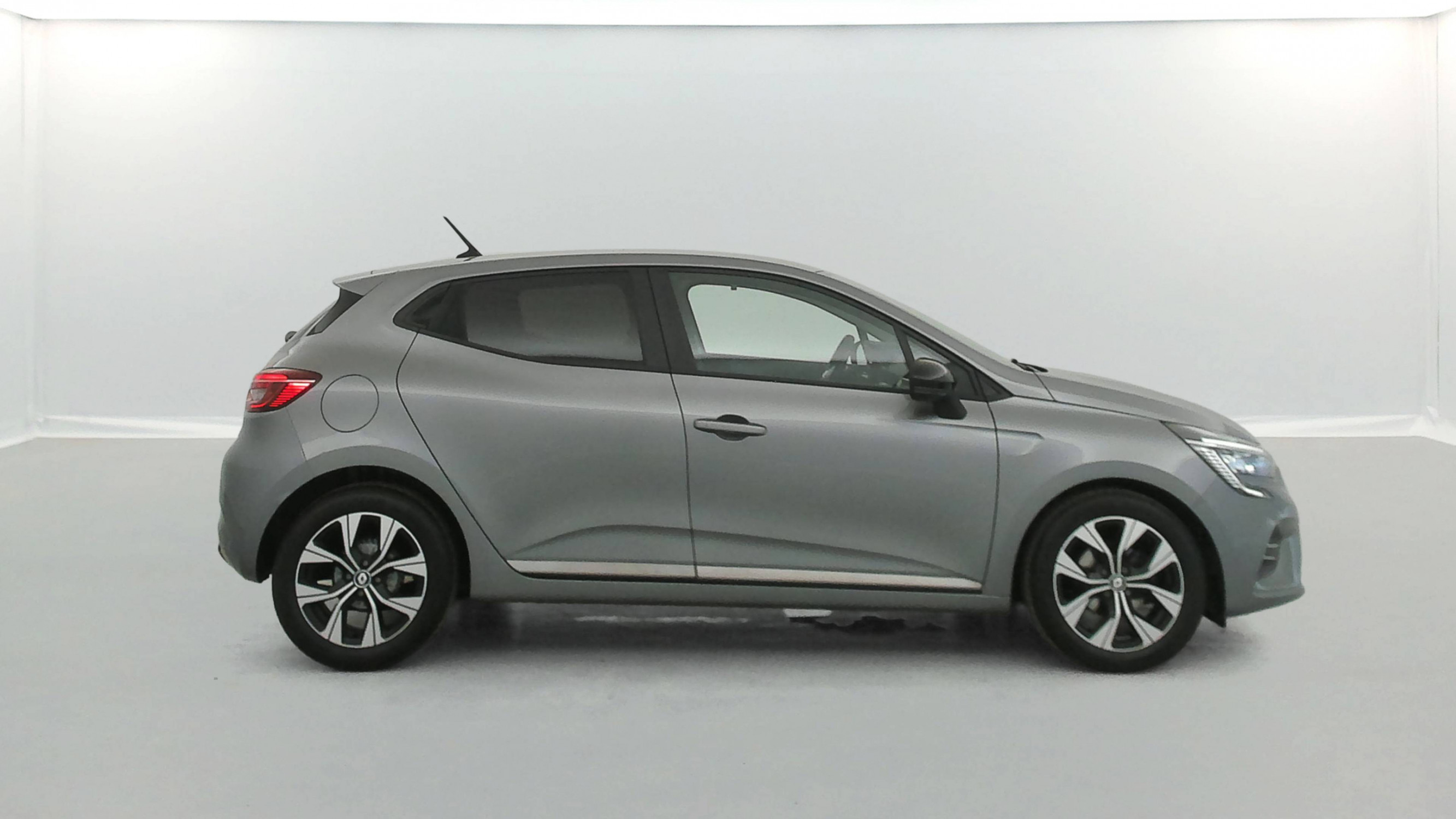 Vente en ligne Renault Clio 5 Clio TCe 90 au prix de 14 790 €