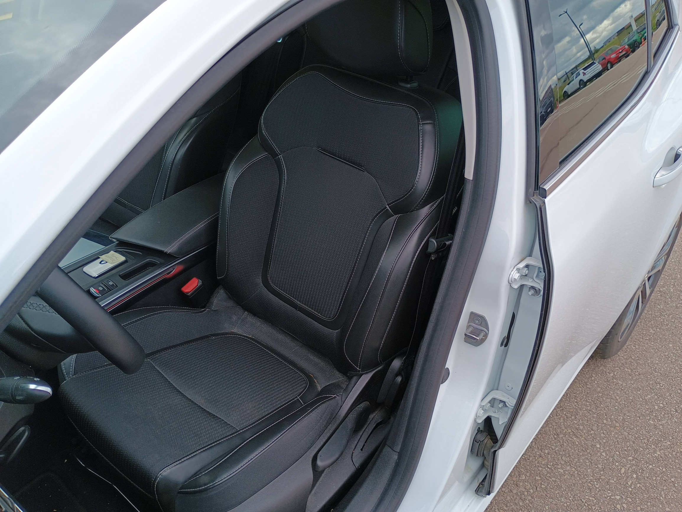 Vente en ligne Renault Megane 4  TCe 140 EDC au prix de 20 991 €