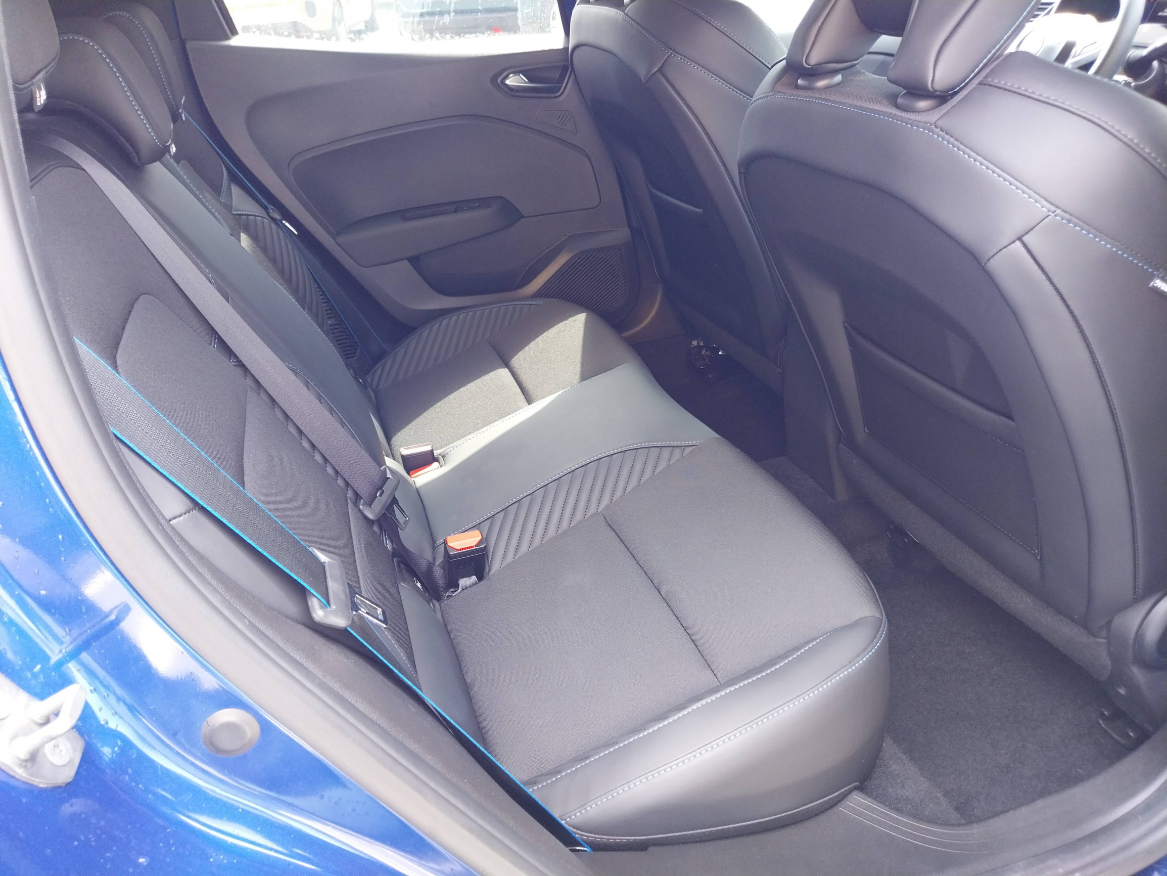 Vente en ligne Renault Clio 5 Clio E-Tech full hybrid 145 au prix de 21 490 €