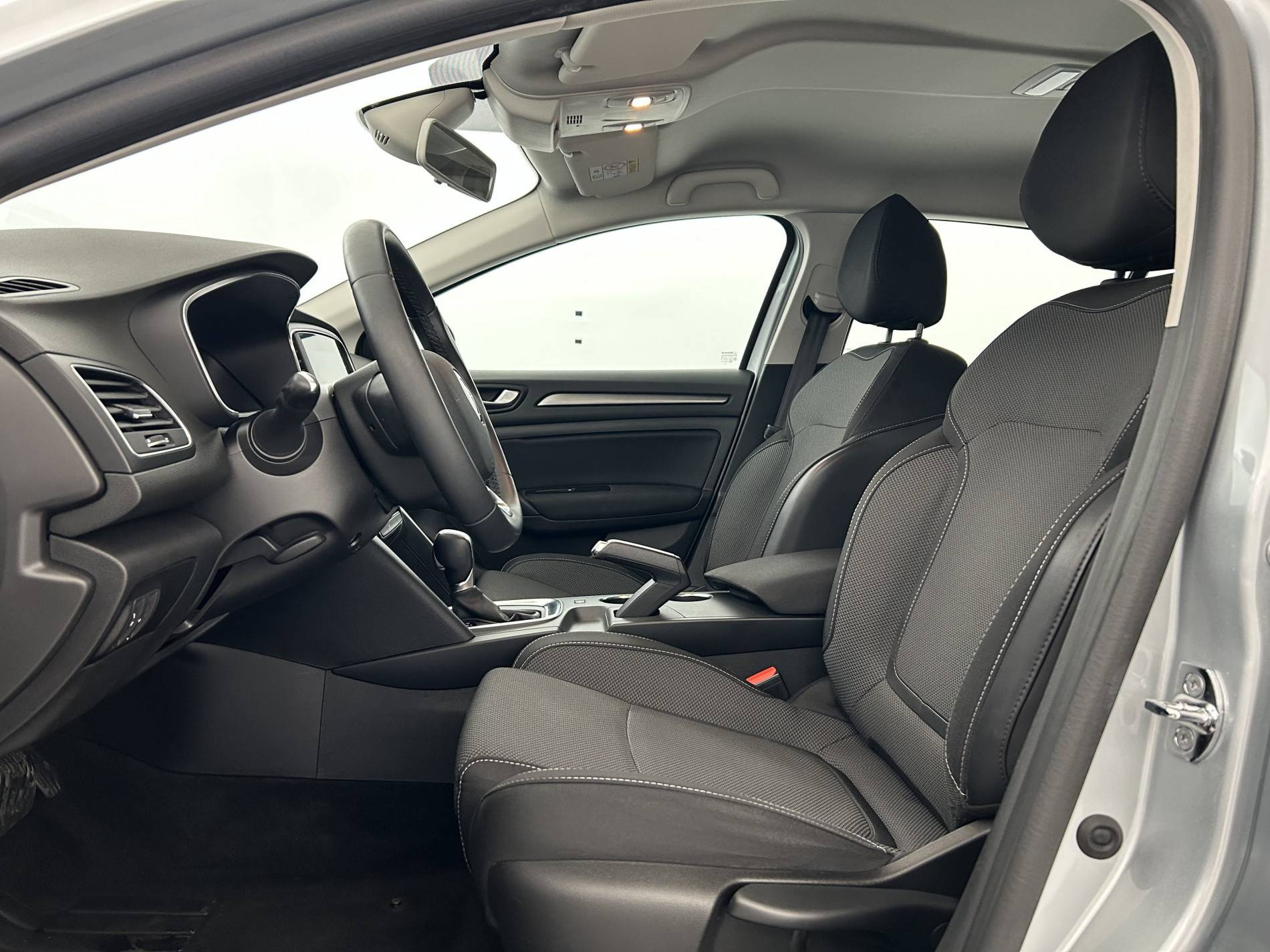 Vente en ligne Renault Megane 4  Blue dCi 115 EDC au prix de 13 990 €