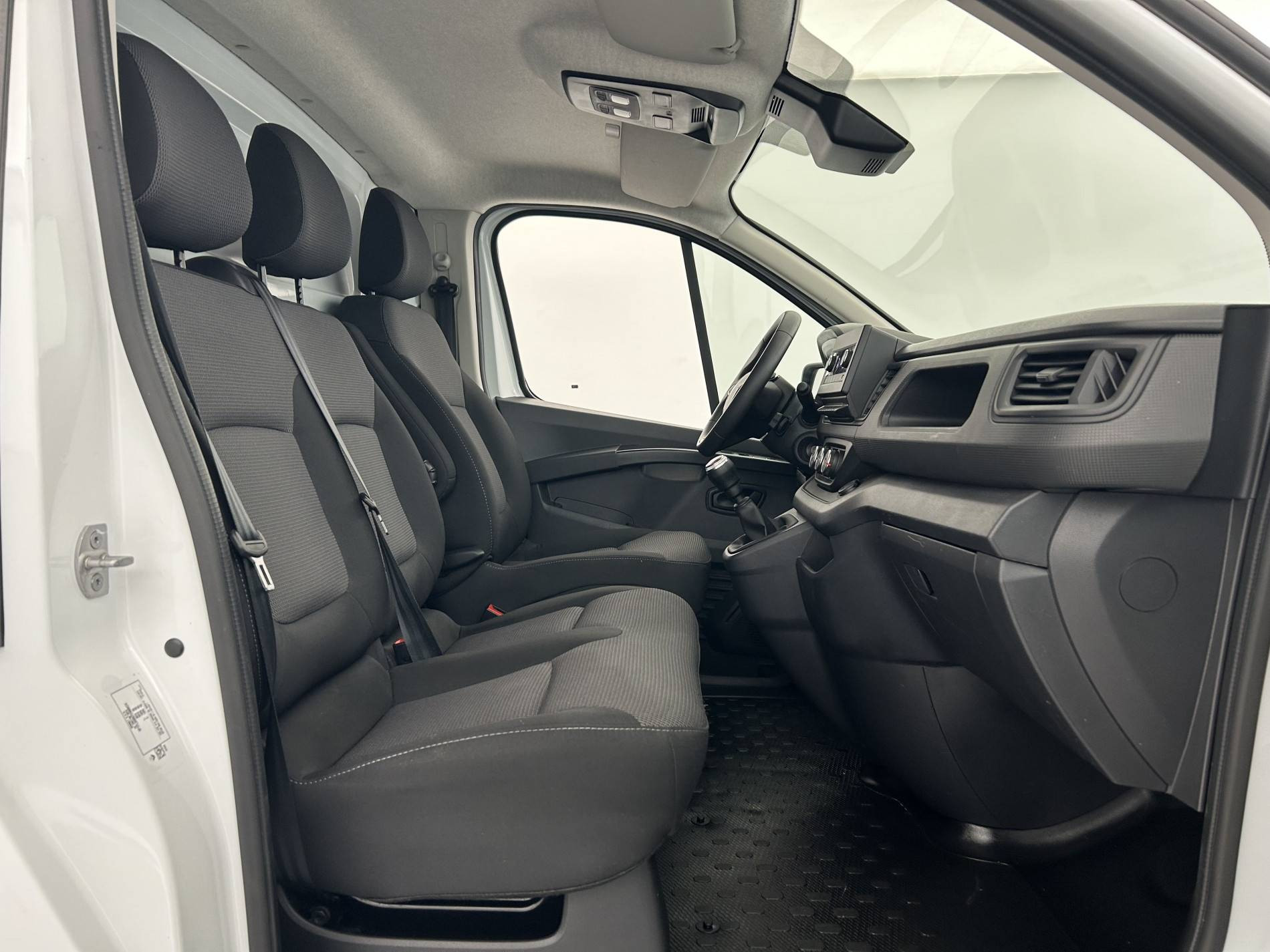 Vente en ligne Renault Trafic 3 Fourgon TRAFIC FGN L1H1 3000 KG BLUE DCI 130 au prix de 24 770 €