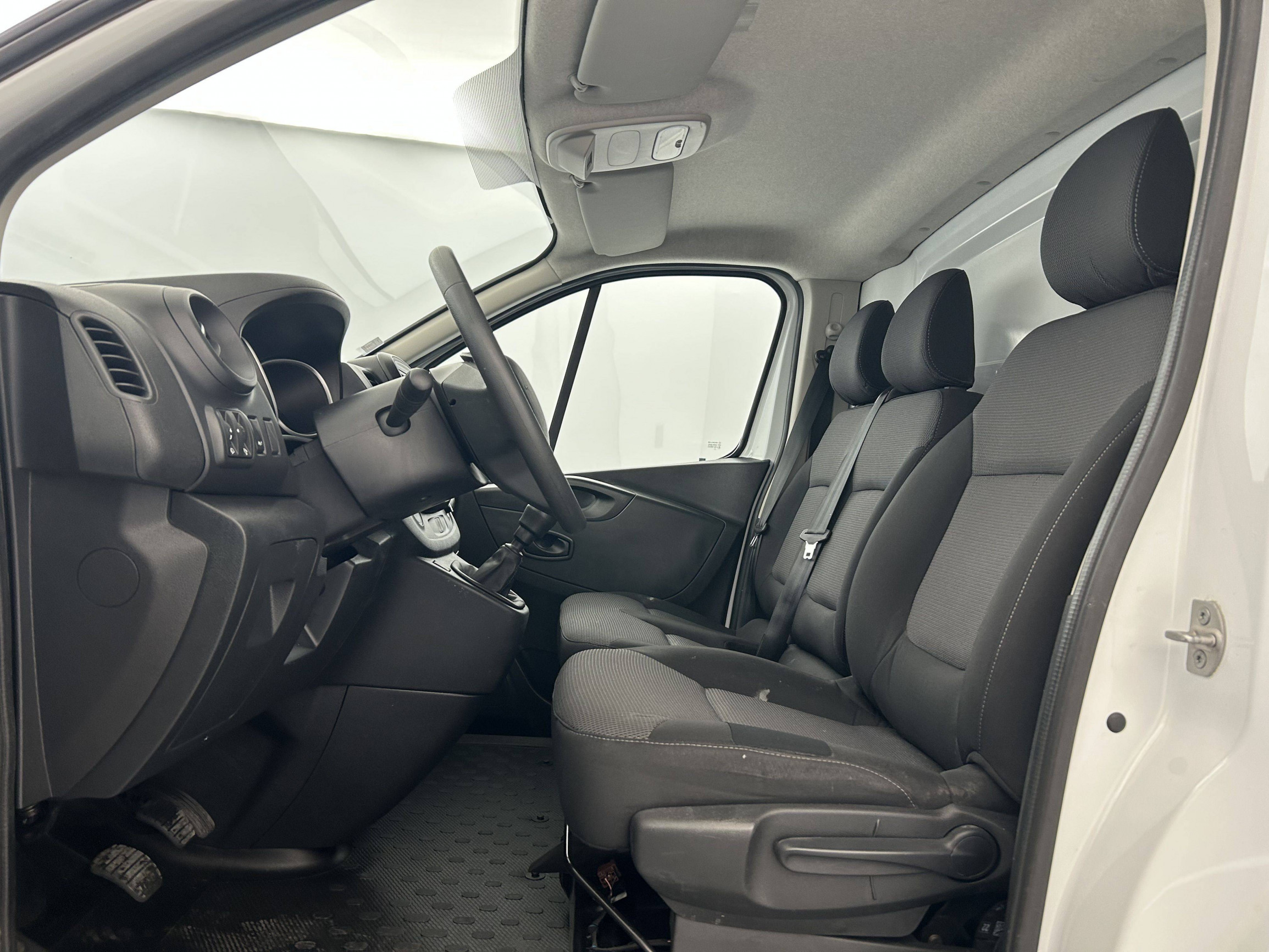 Vente en ligne Renault Trafic 3 Fourgon TRAFIC FGN L1H1 1000 KG DCI 120 au prix de 19 490 €