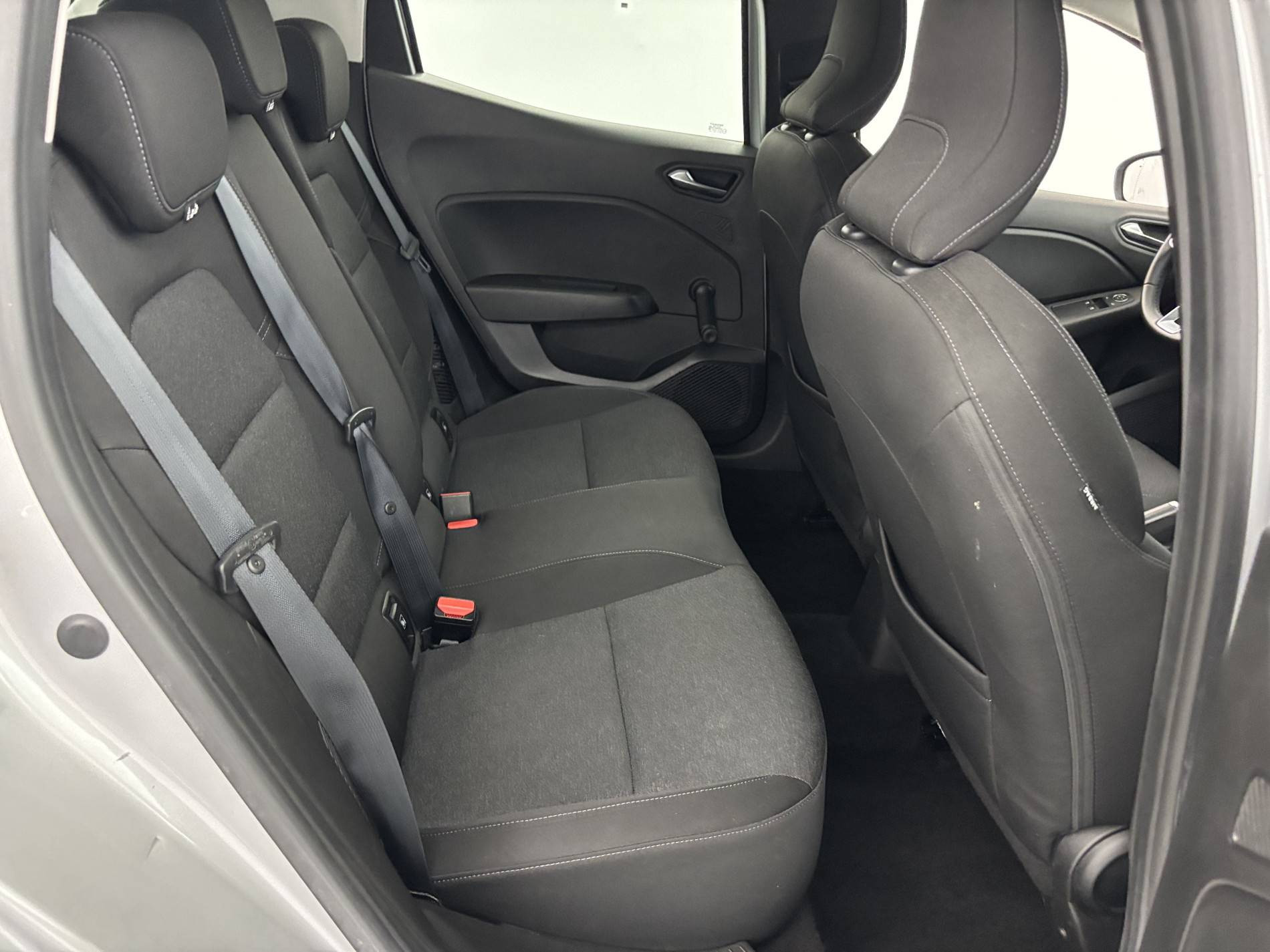 Vente en ligne Renault Clio 5 Clio E-Tech 140 - 21N au prix de 15 990 €