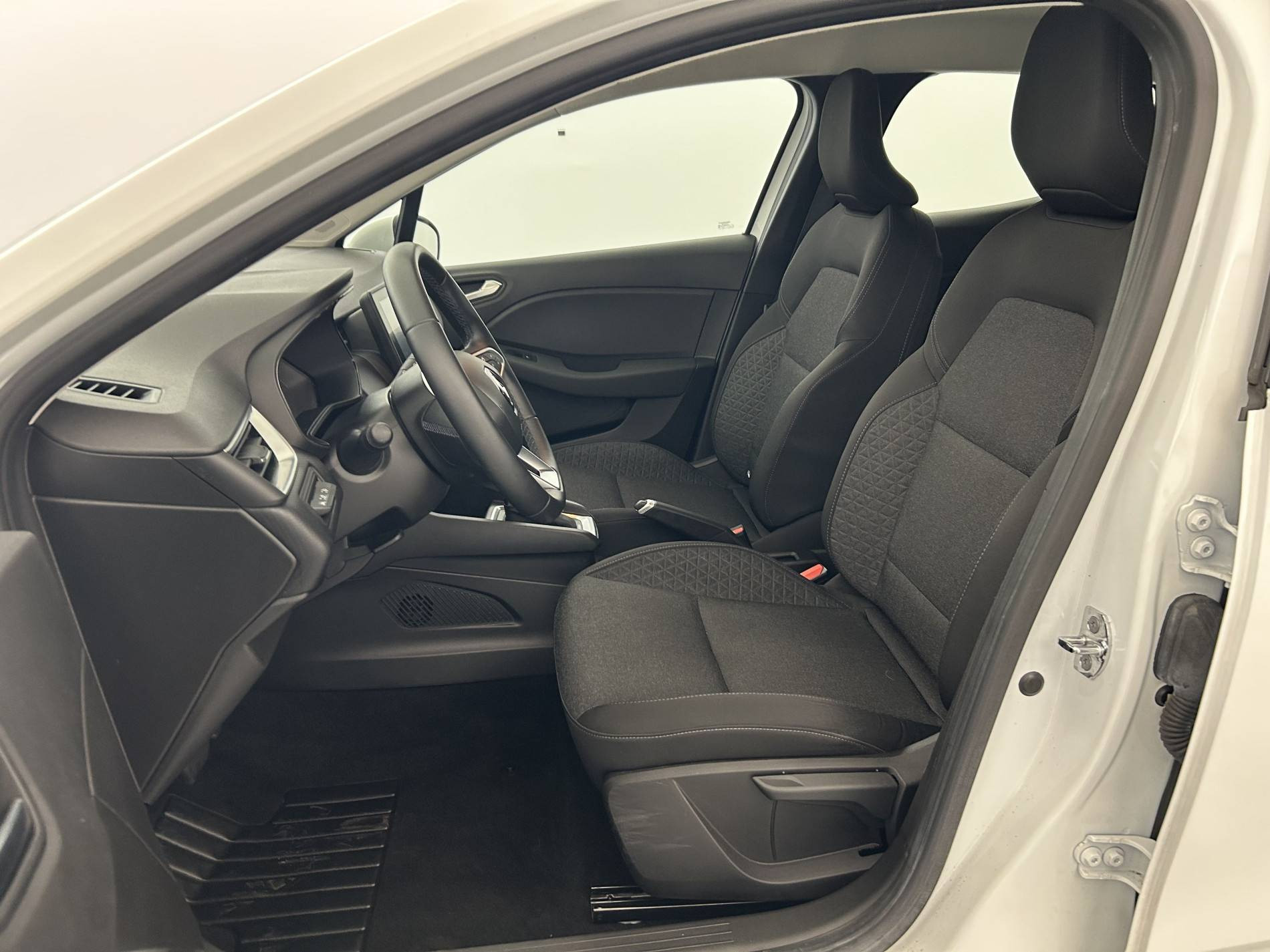 Vente en ligne Renault Clio 5 Clio E-Tech 140 - 21N au prix de 16 590 €
