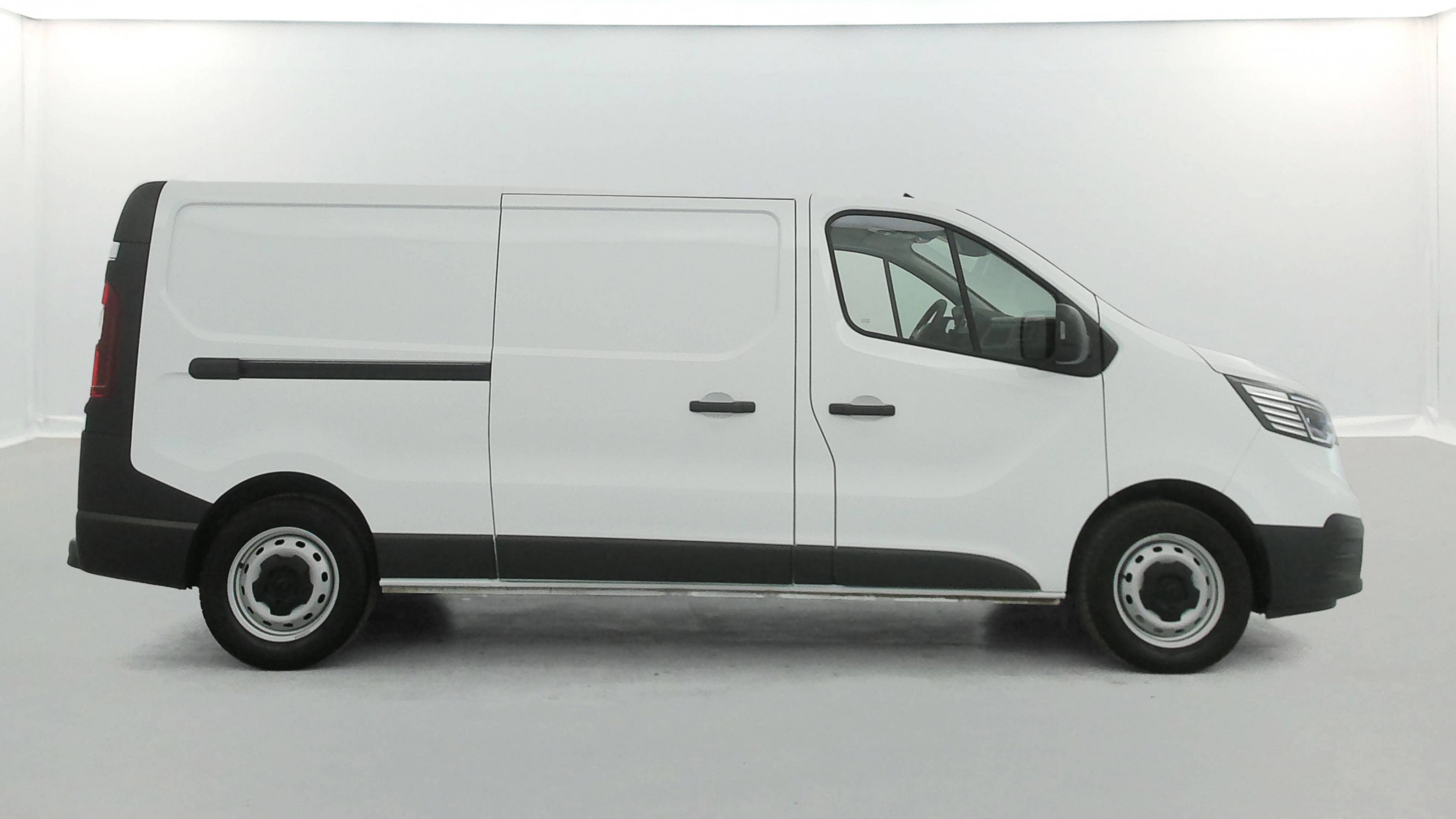 Vente en ligne Renault Trafic 3 Fourgon TRAFIC FGN L2H1 3000 KG BLUE DCI 130 au prix de 23 490 €