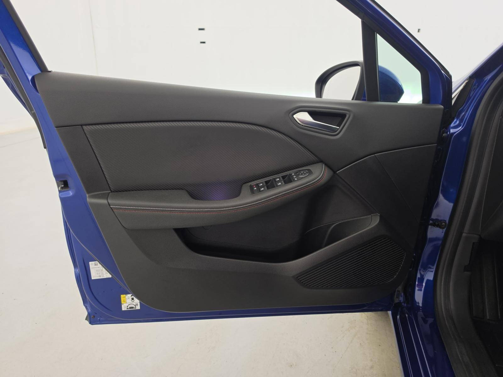 Vente en ligne Renault Clio 5 Clio E-Tech 140 - 21N au prix de 17 390 €
