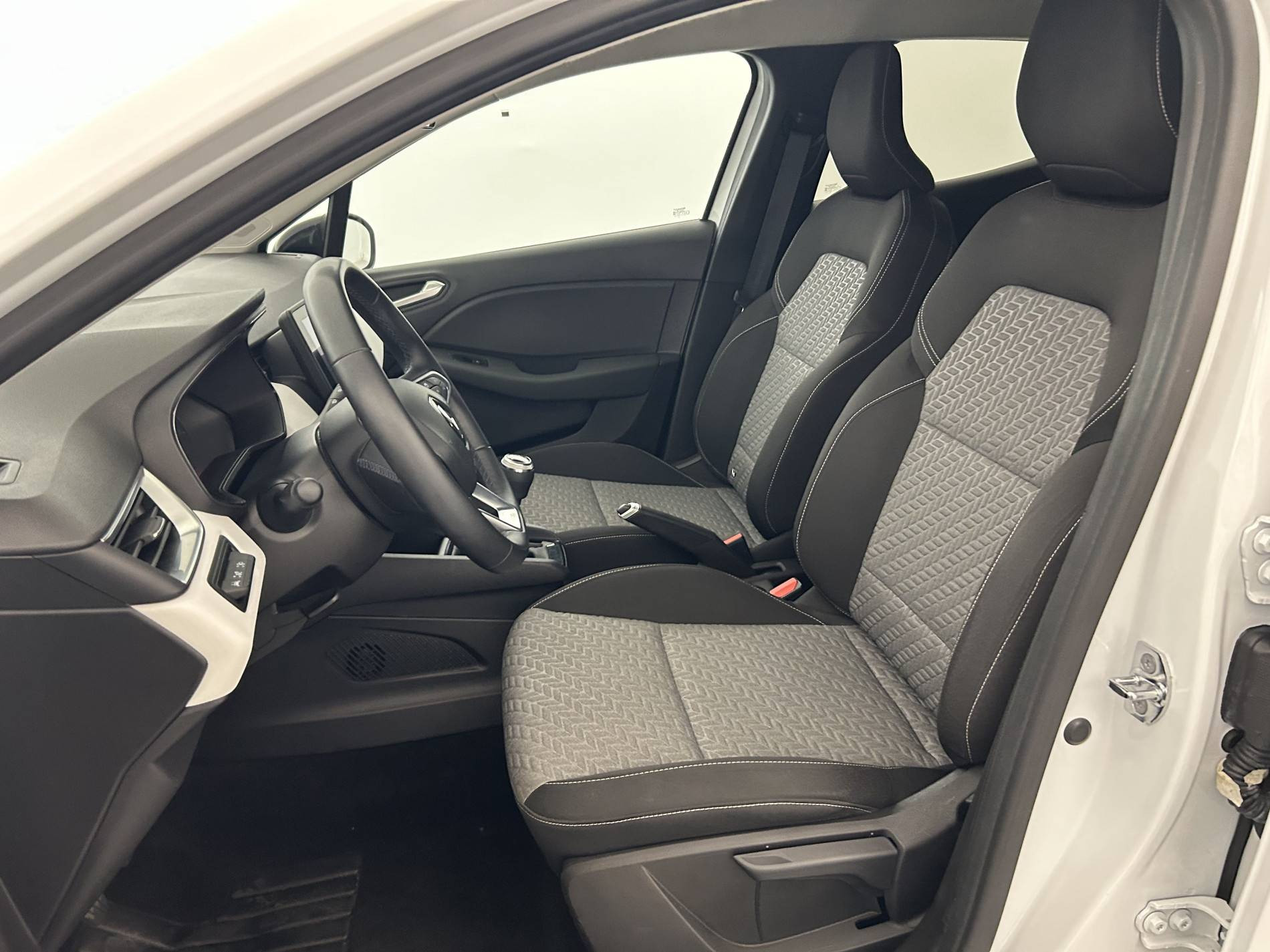 Vente en ligne Renault Clio 5 Clio TCe 90 au prix de 13 790 €