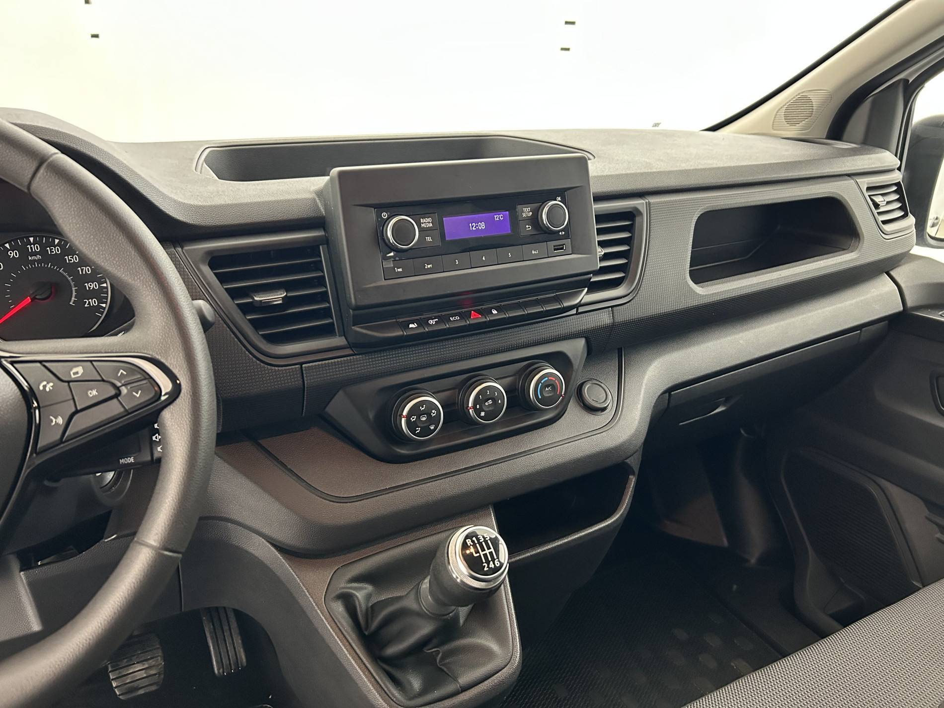 Vente en ligne Renault Trafic 3 Fourgon TRAFIC FGN L2H1 3000 KG BLUE DCI 130 au prix de 23 490 €