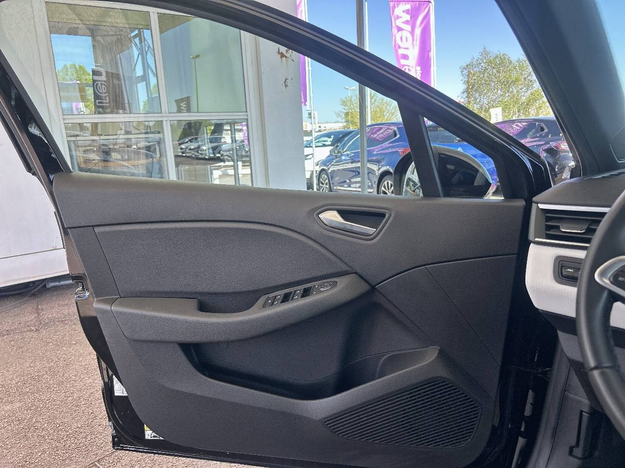 Vente en ligne Renault Clio 5 Clio TCe 90 - 21N au prix de 14 990 €