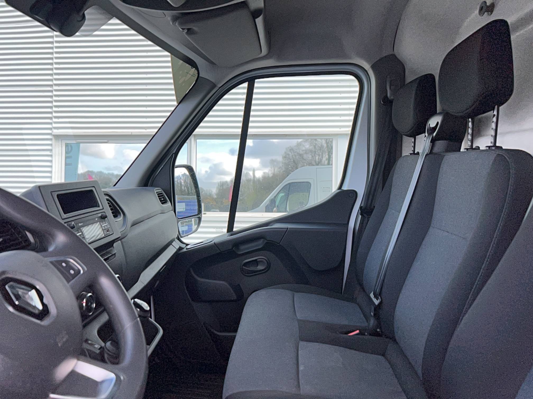 Vente en ligne Renault Master Fourgon MASTER FGN TRAC F3500 L2H2 BLUE DCI 135 au prix de 23 590 €