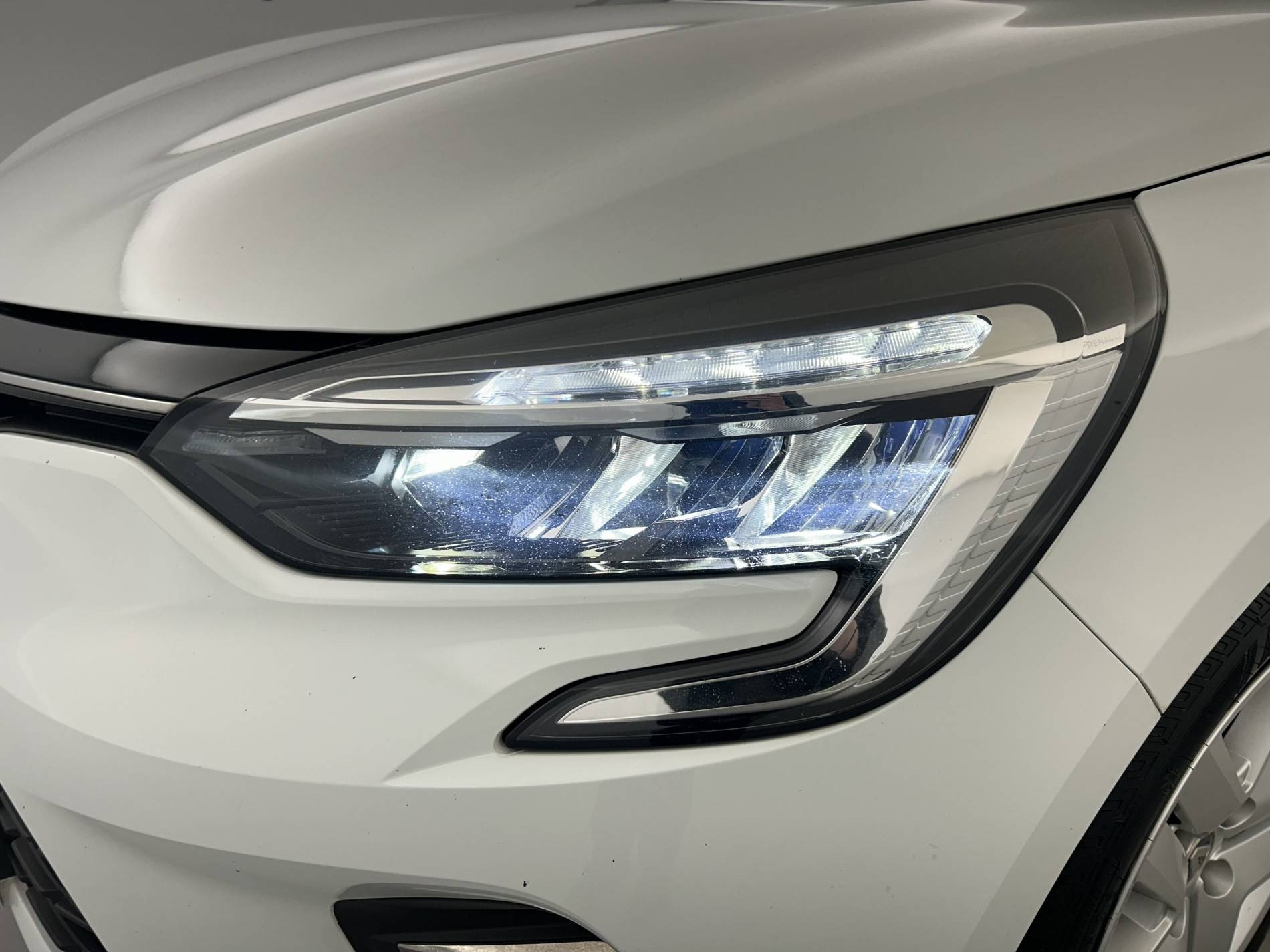 Vente en ligne Renault Clio 5 Clio E-Tech 140 - 21N au prix de 11 990 €